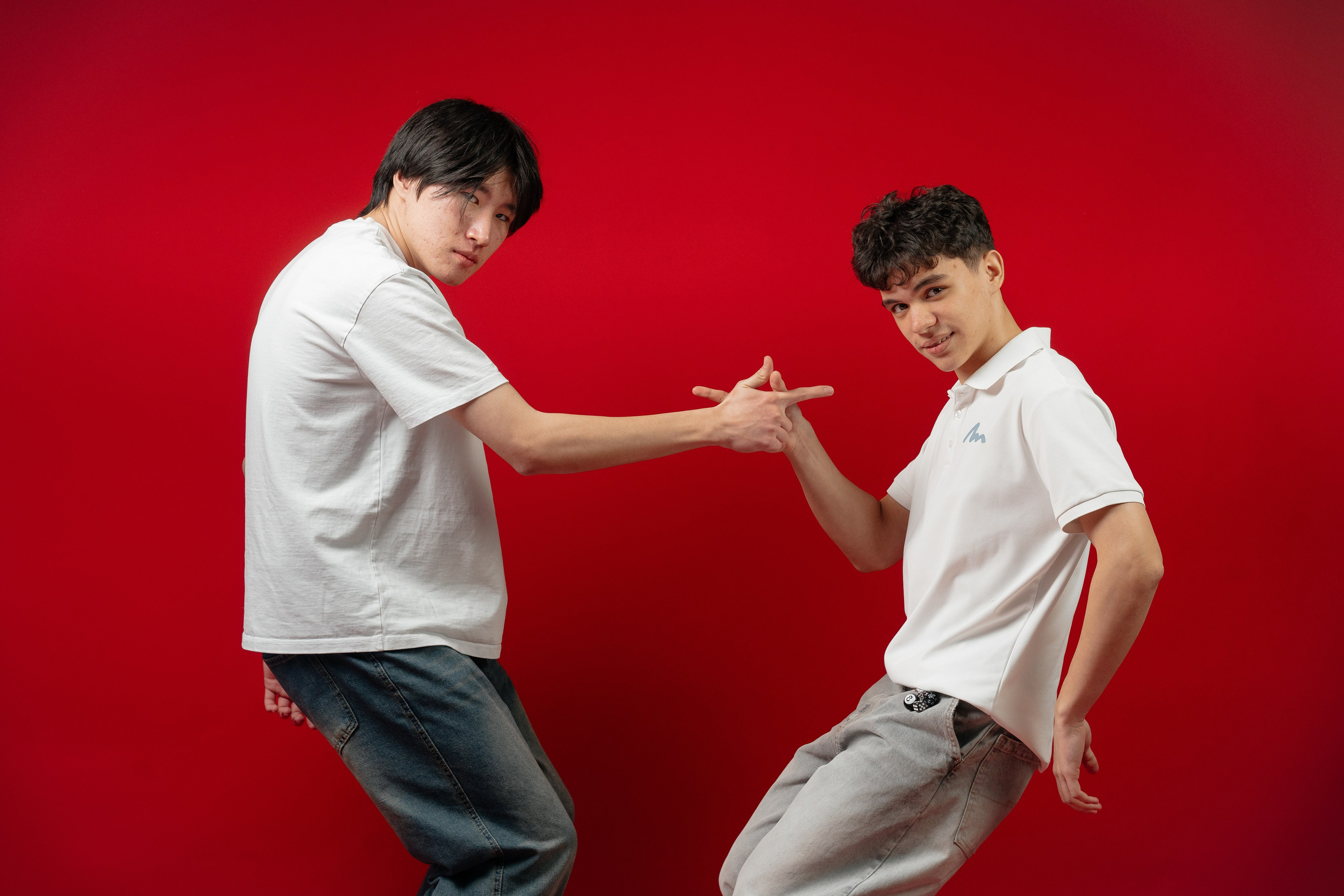 По двое. Выпускные альбомы в Нур-Султане (Астана) и по всему Казахстану