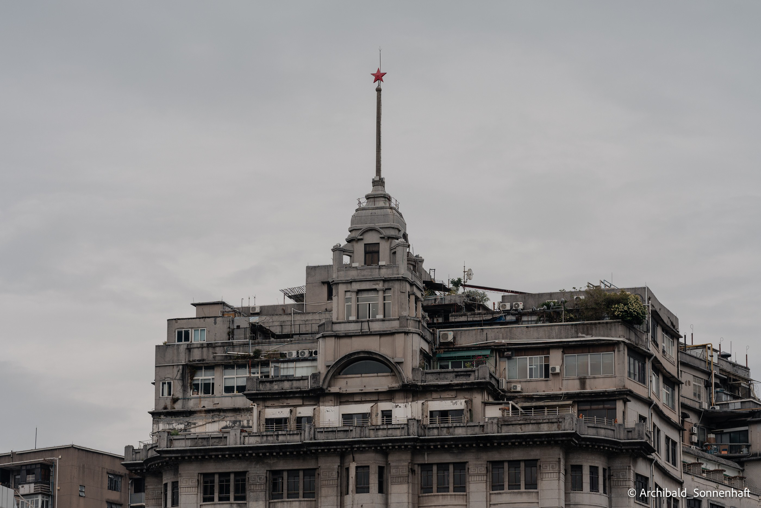 Walking in GZ, sunday. Photographer in Guangzhou, China. Archibald Sonnenhaft