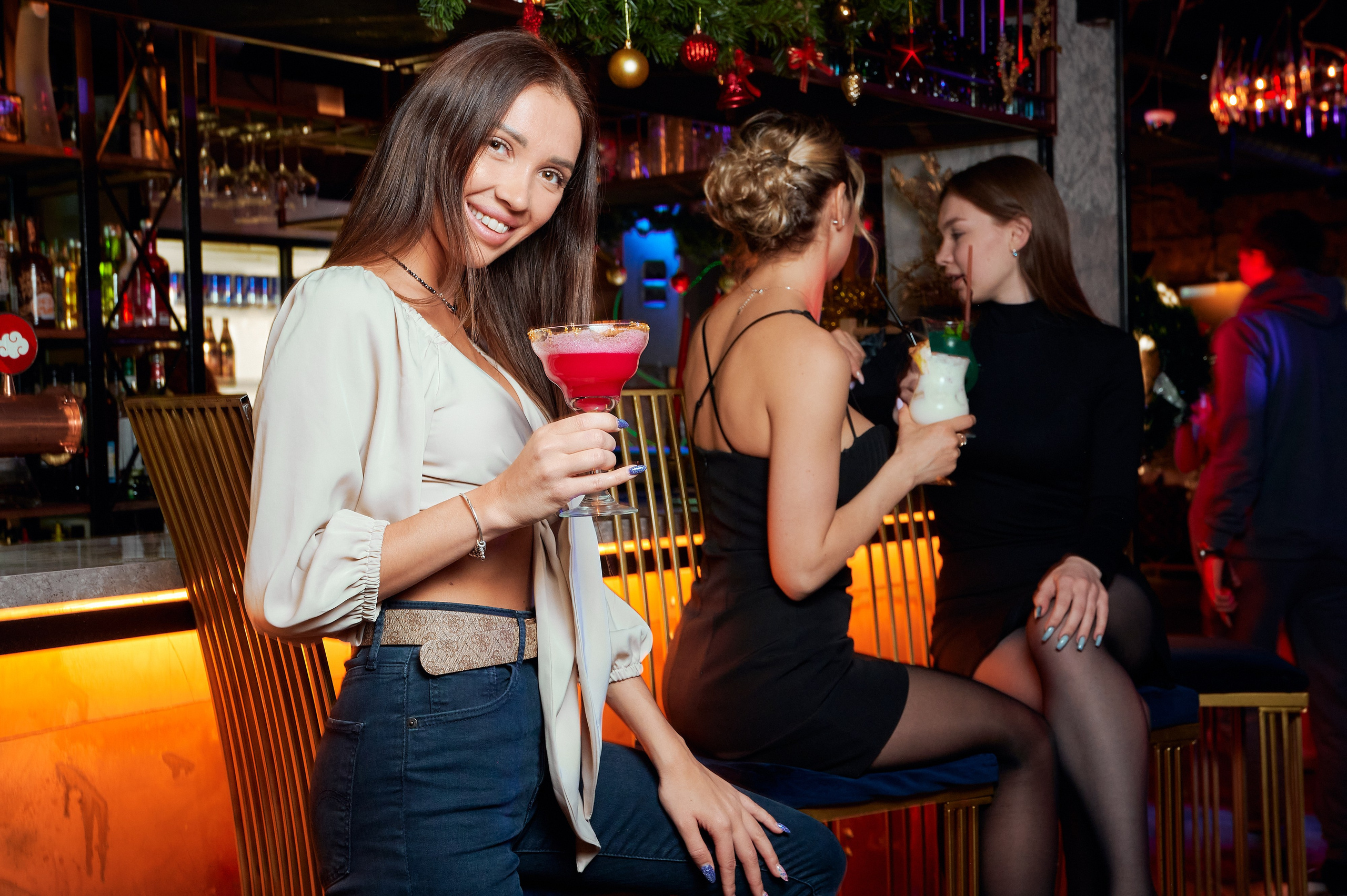 девичник фотосьемка репортажа в баре в Екатеринбурге