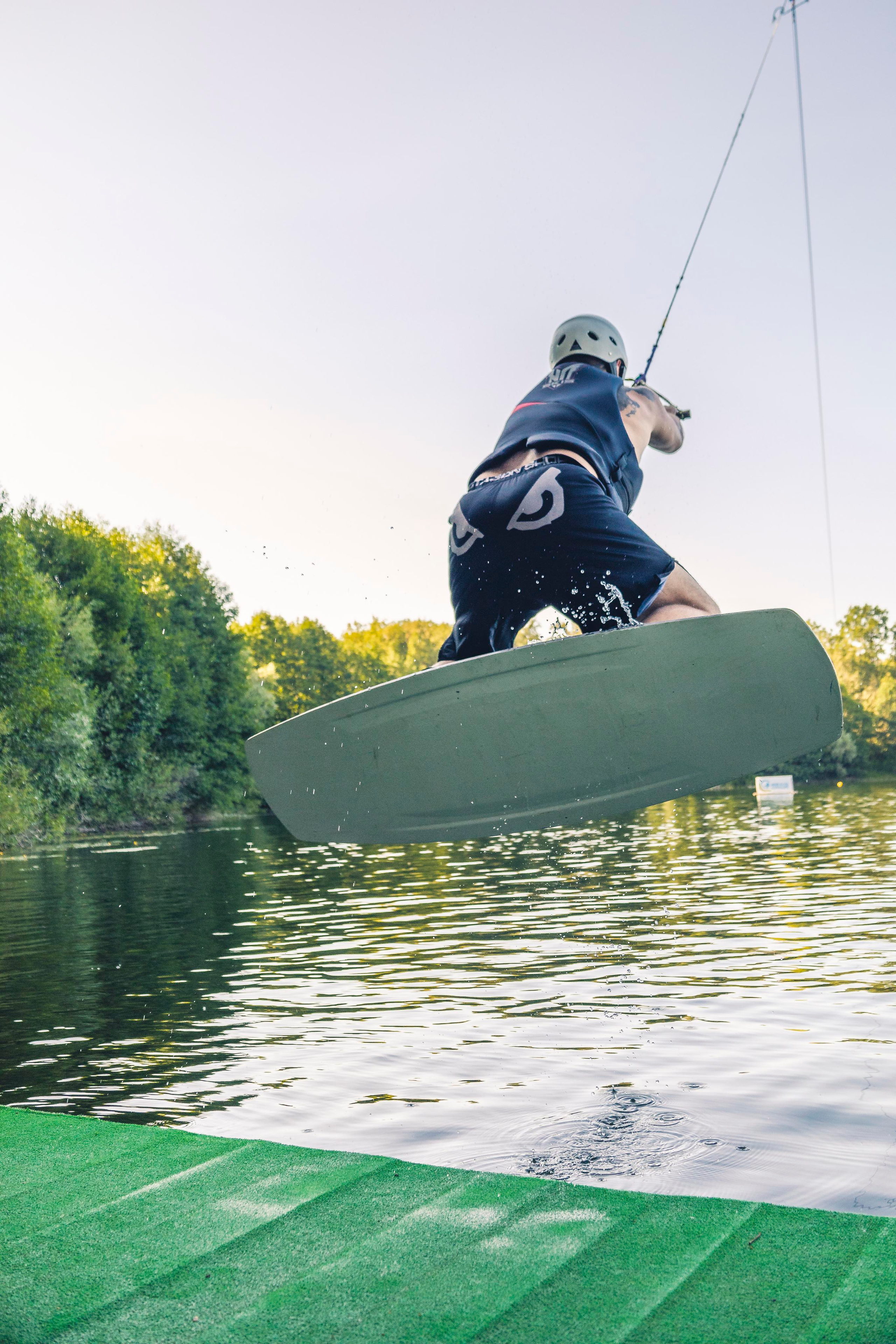 Выездная, спортивная фотосессия на вейкборде. Фотограф Каримов Виктор