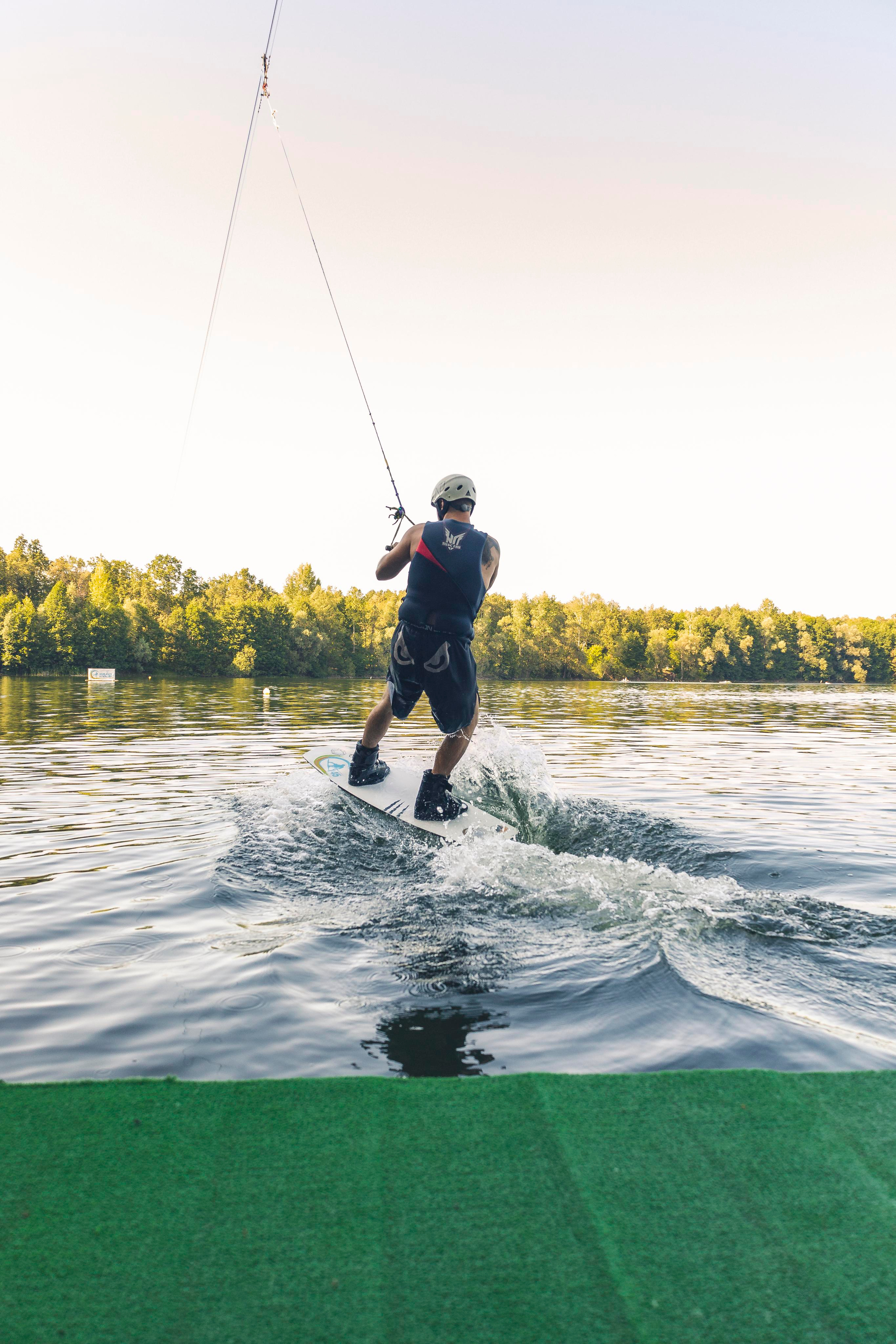 Выездная, спортивная фотосессия на вейкборде. Фотограф Каримов Виктор