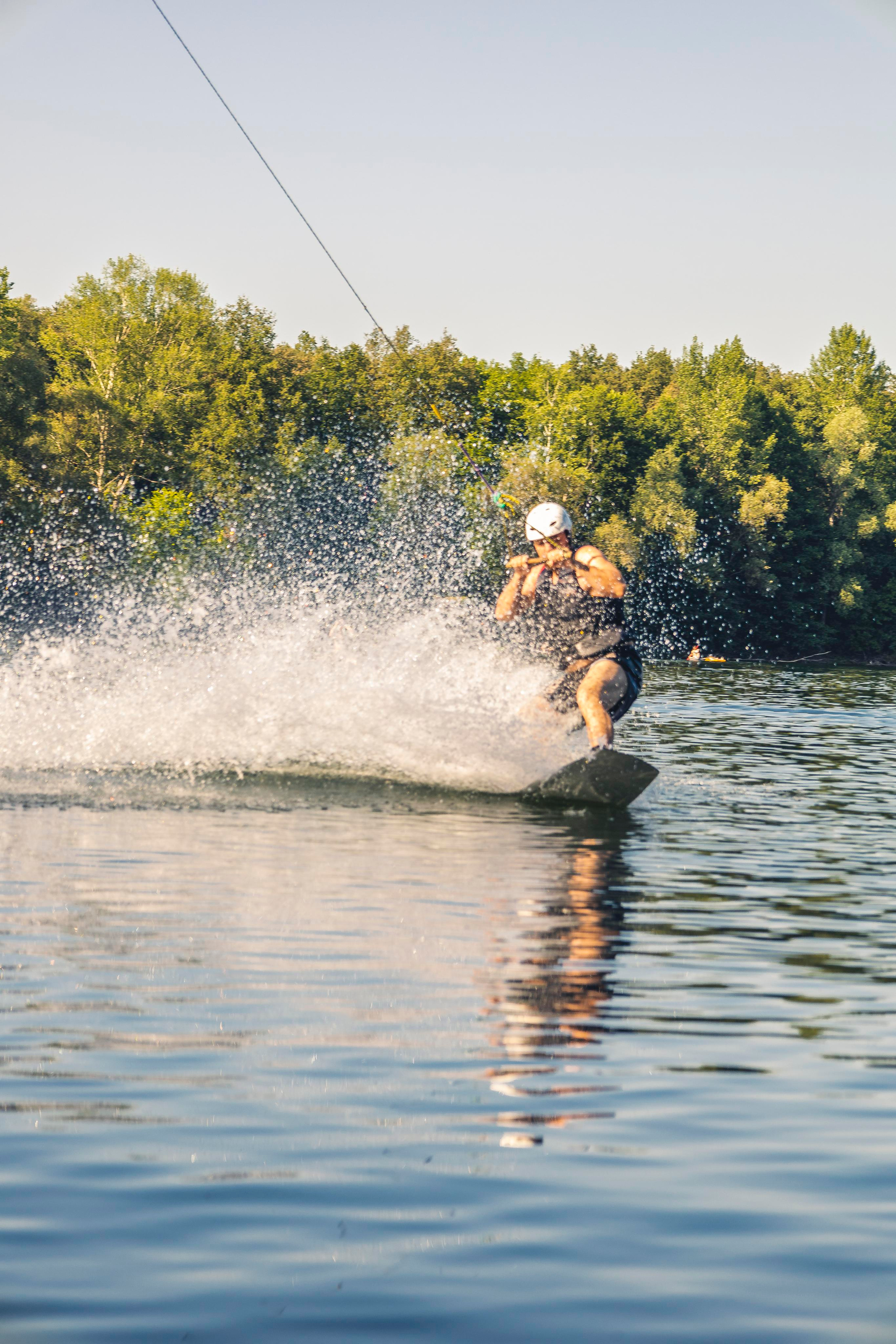 Выездная, спортивная фотосессия на вейкборде. Фотограф Каримов Виктор