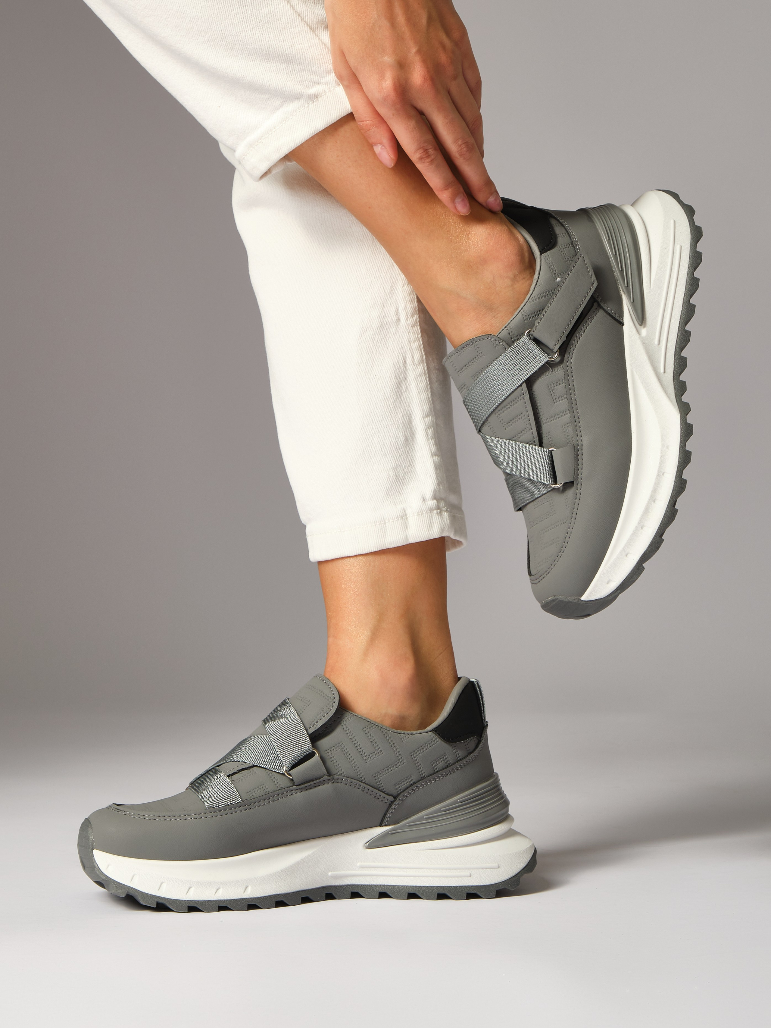 Кроссовки. Фотостудия для Wildberries Ozon