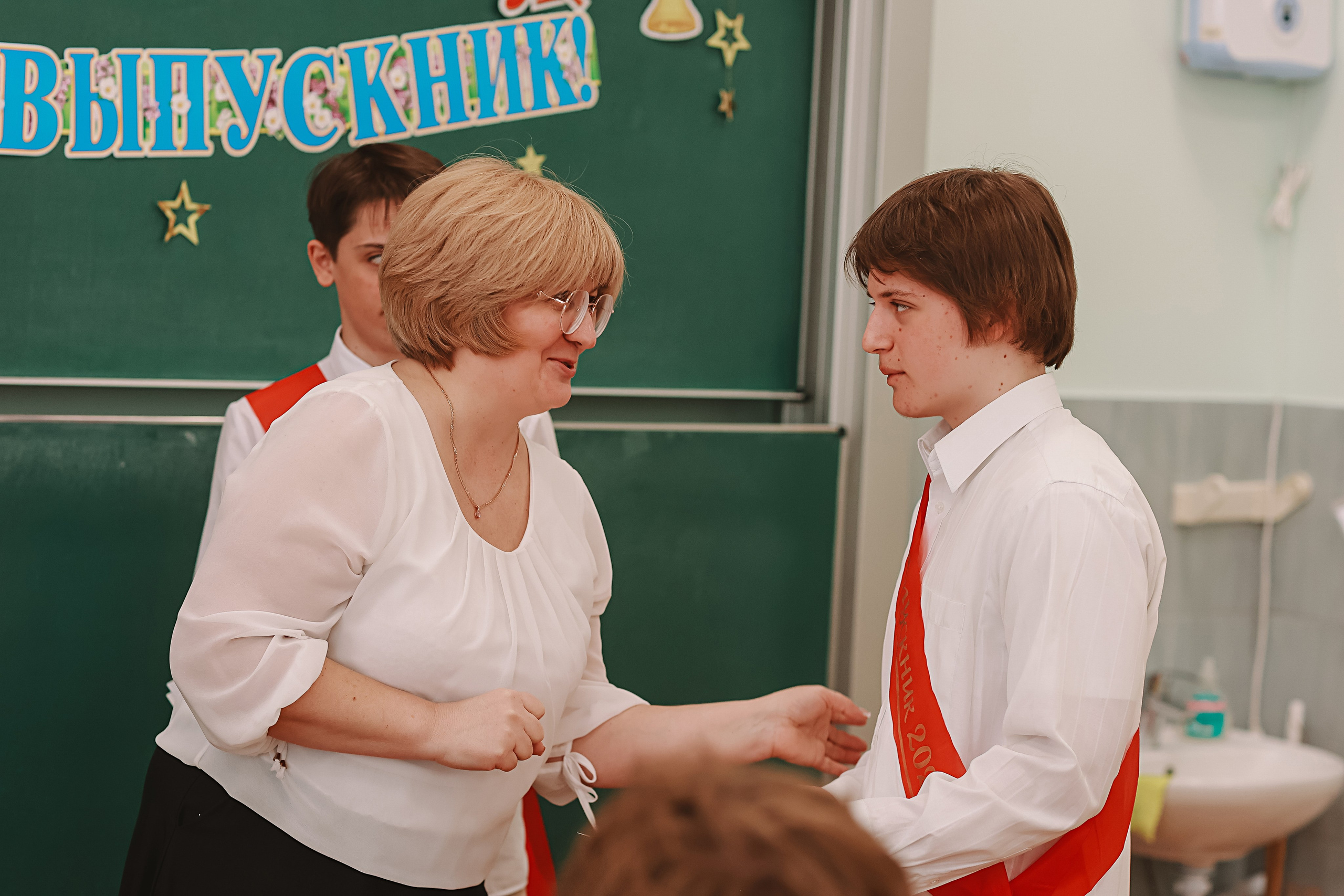 Последний звонок. Семейный фотограф Тюмень, фотограф на роды Салмина Мария