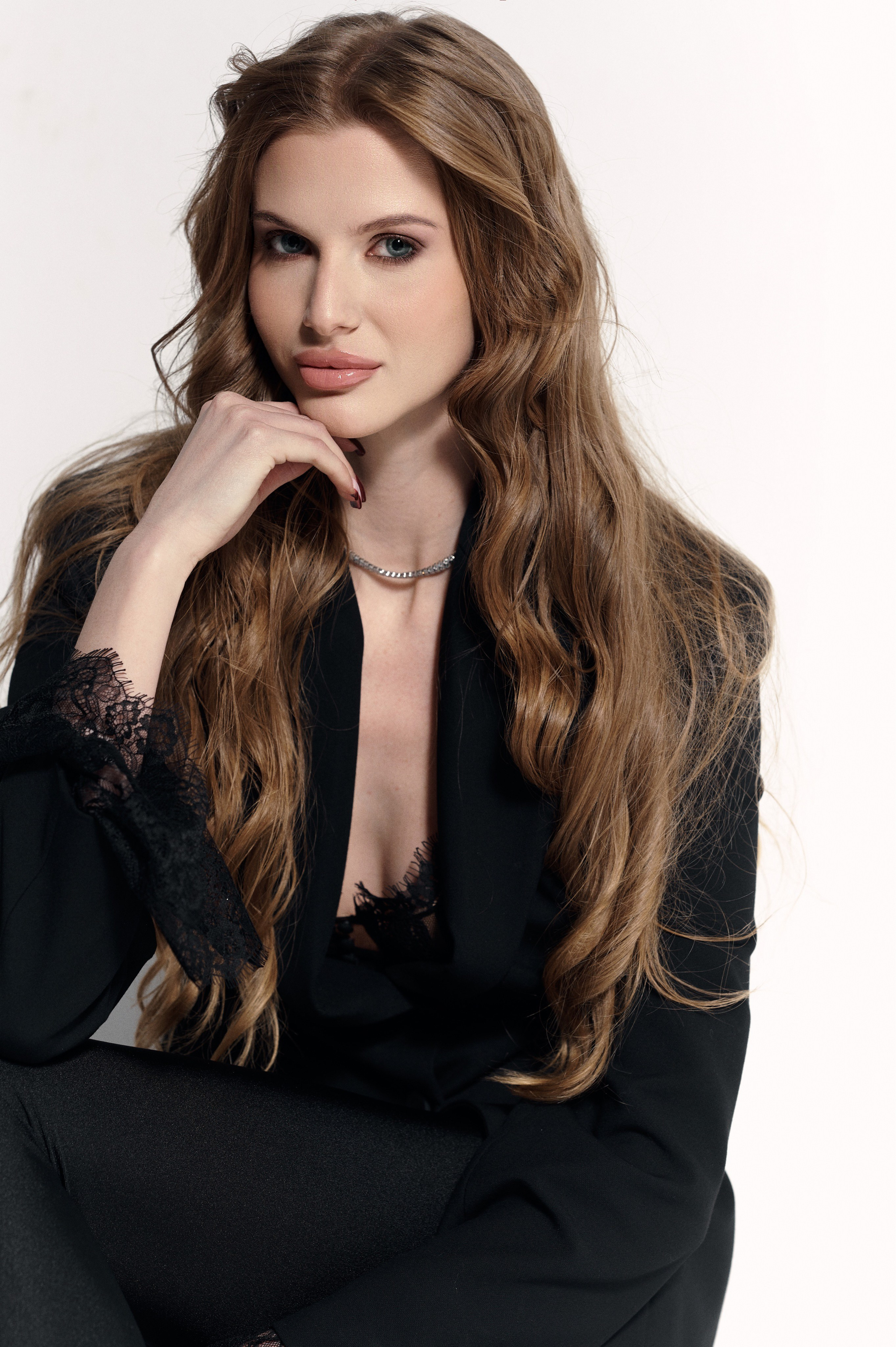 Индивидуальная женская фотосессия с искусственным светом