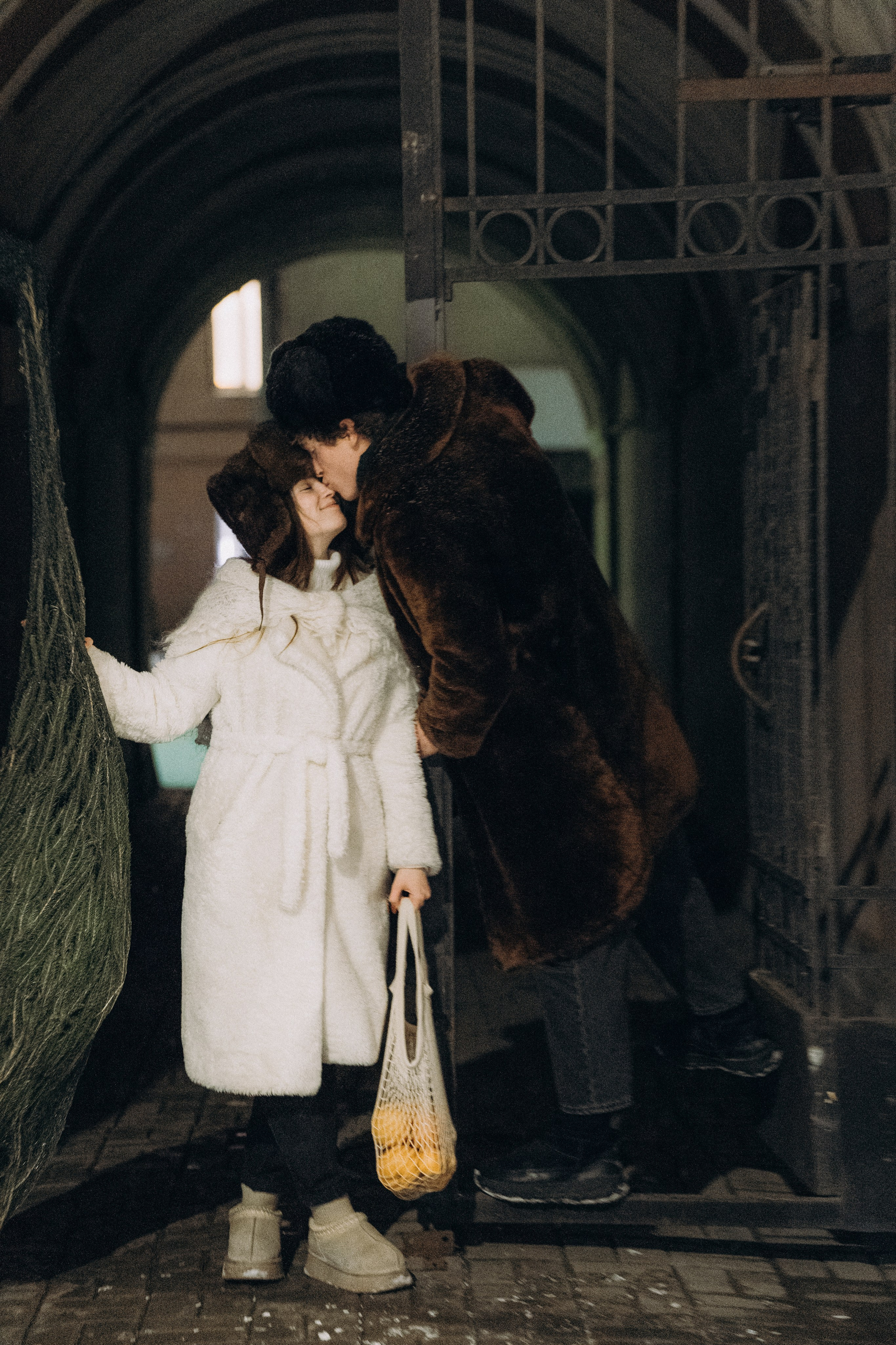 НОВОГОДНЯЯ ПРОГУЛКА ПАРЫ ПО ЧЕРНЫШЕВСКОЙ ПЕРЕД НОВЫМ ГОДОМ. Профессиональный фотограф, Санкт-Петербург — Виктория Богомолова