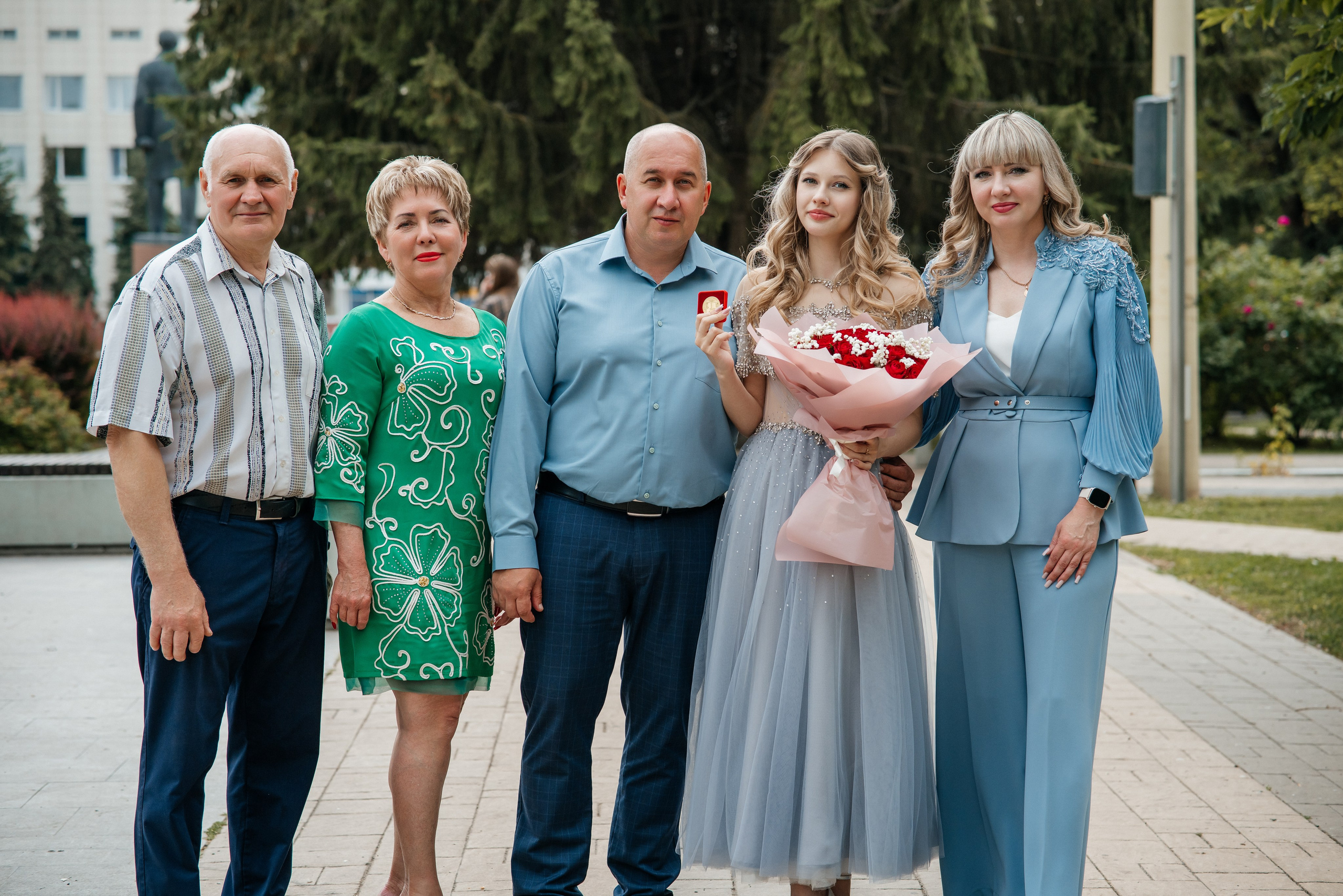 Медалисты. Школьный фотограф в Валуйках. Фотосессии для выпускников и изготовление выпускных альбомов в городе Валуйки и в Белгородской области