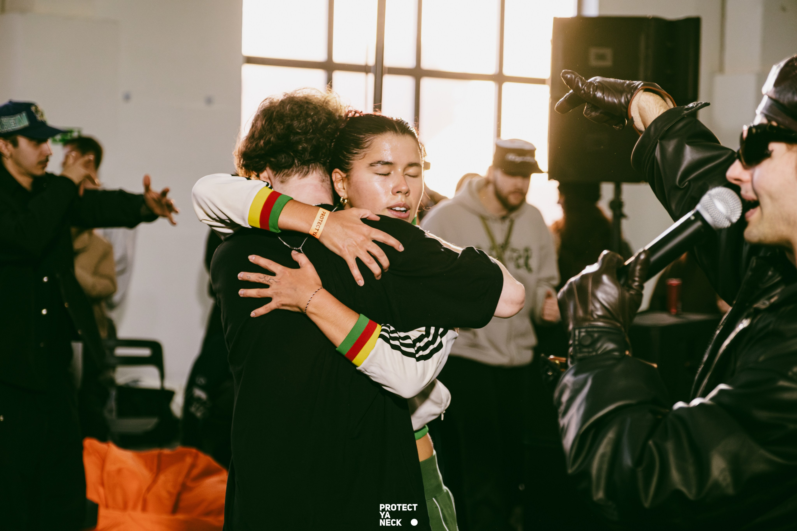 PROTECT YA NECK 22/03 (@youlovebu). Соня бу тебя сфоткала