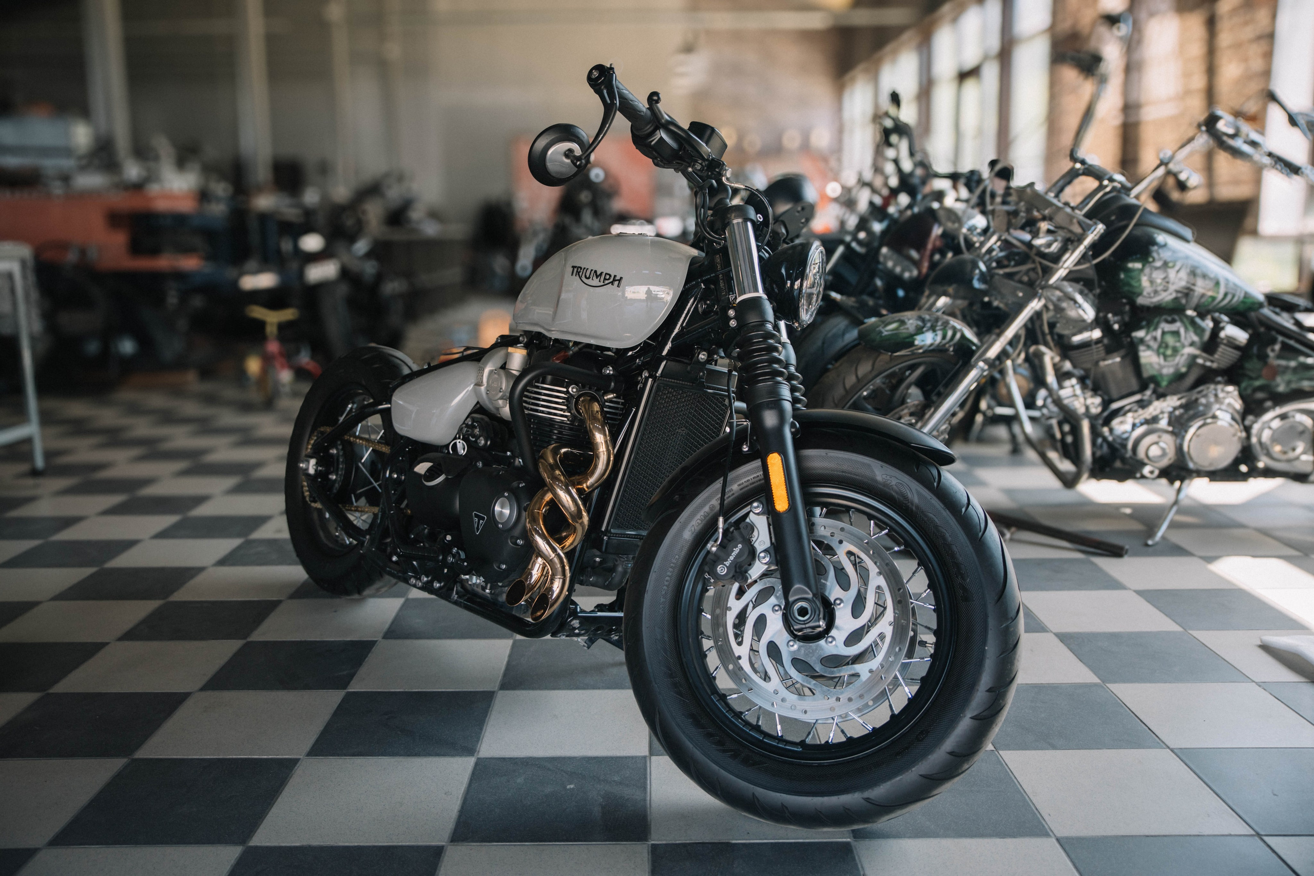 Triumph Bonnevilie Bobber. ......