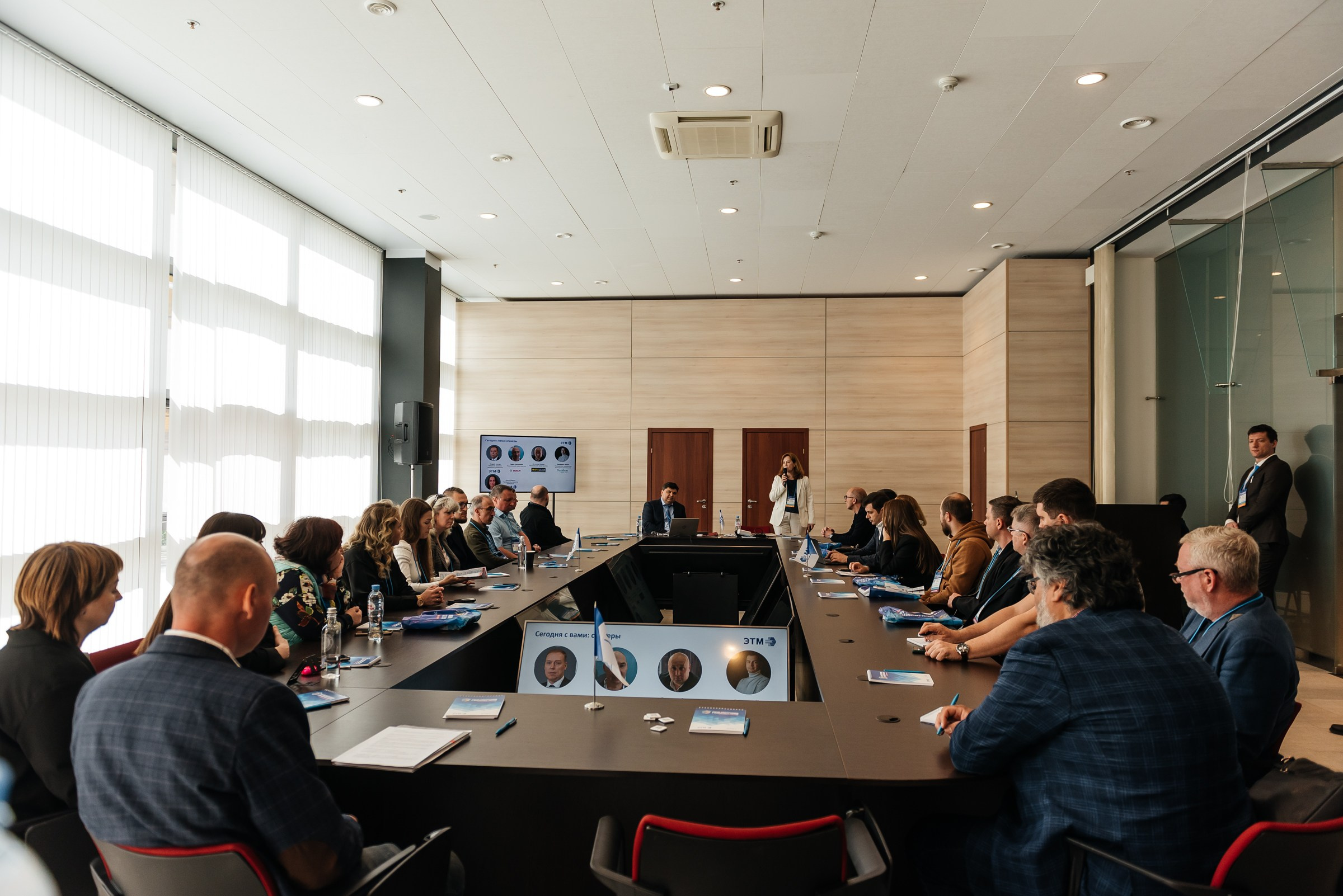 Репортажная съёмка на форуме ЭТМ. Свадебный фотограф в Санкт-Петербурге Венера Ахметова