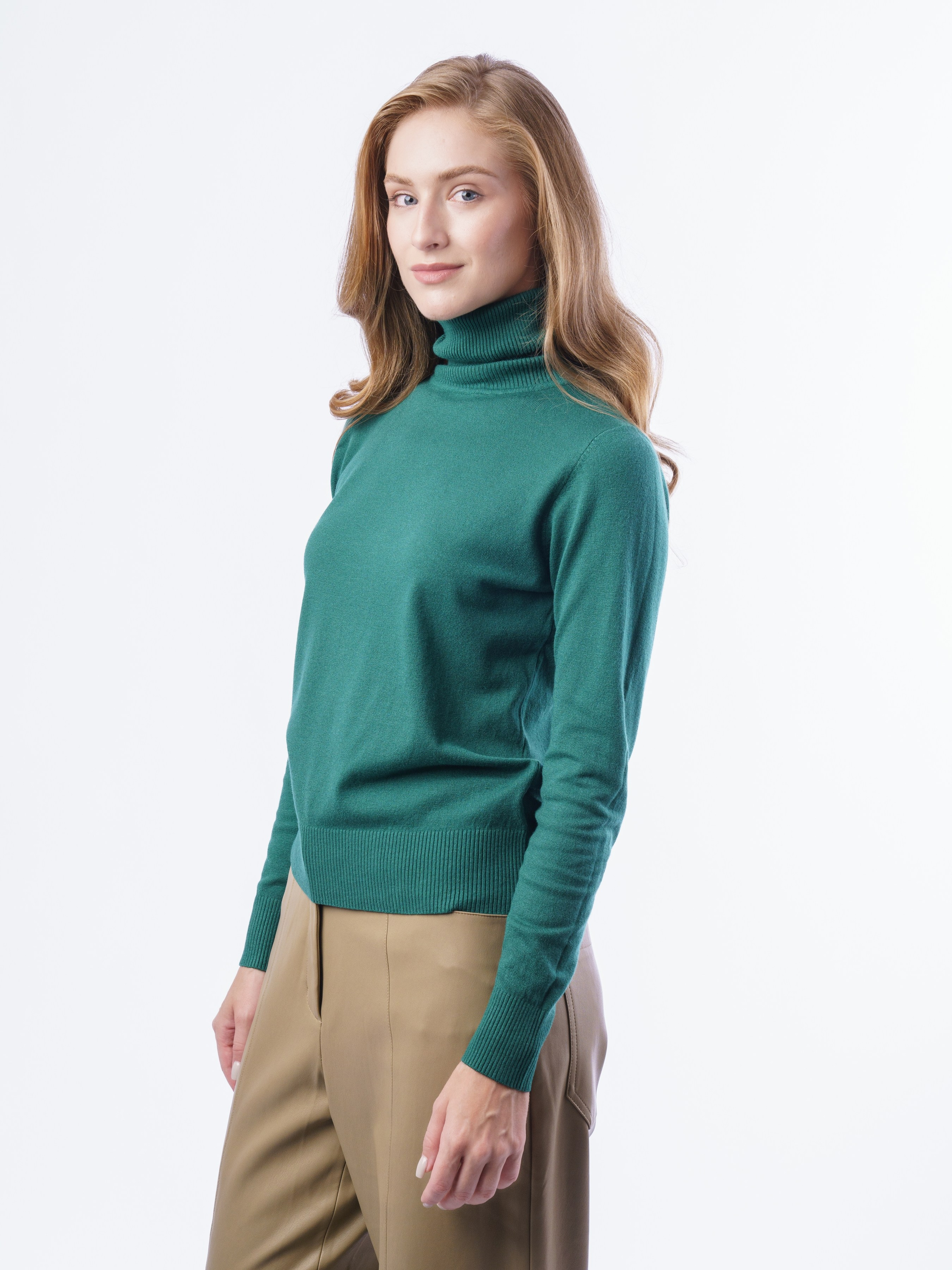 Водолазки, модель Мария и Елена. KED Production — продакшн из СПб. Создаём фото, видео и контент, который помогает брендам и селлерам продавать больше