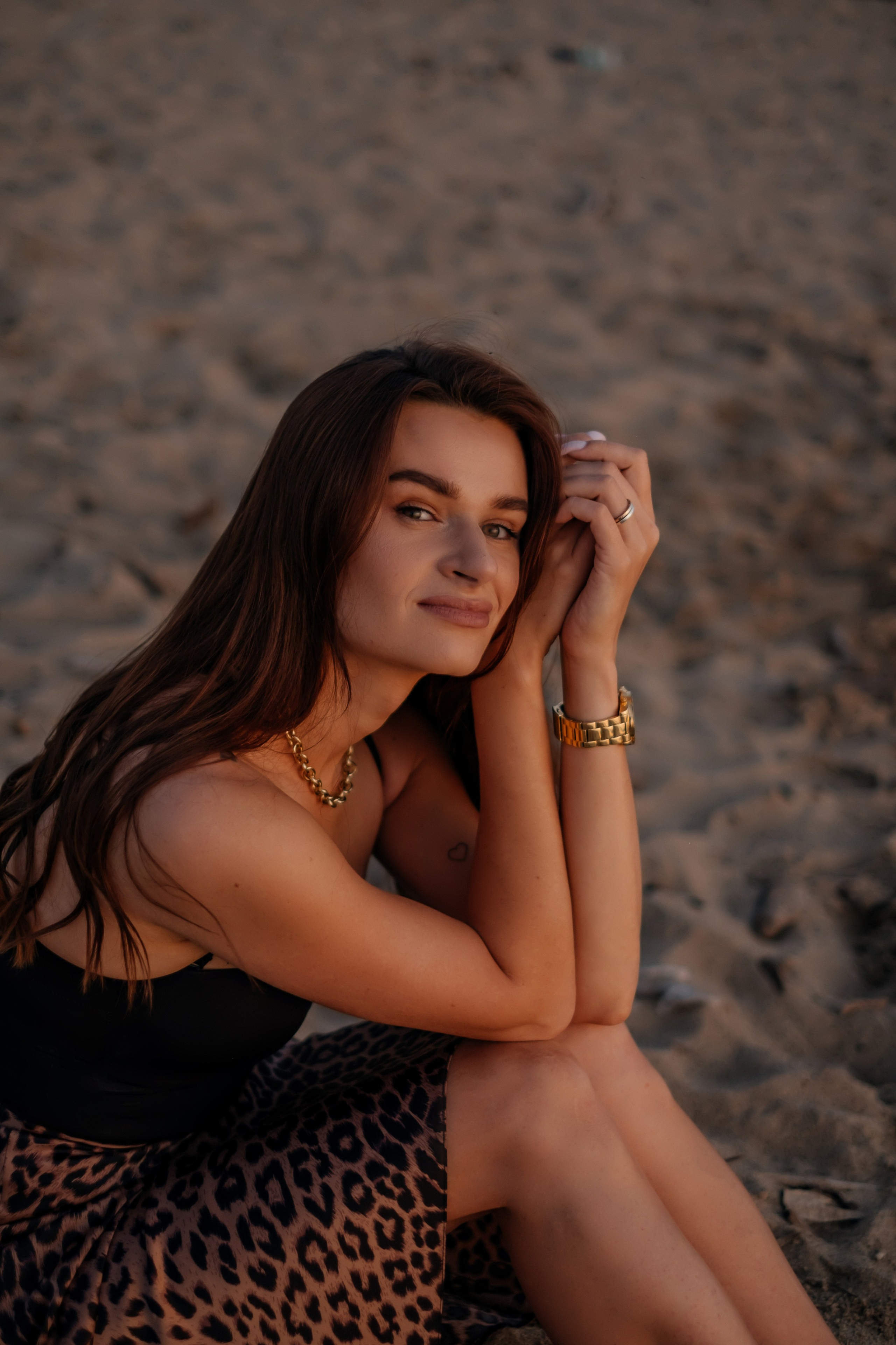 Катя с дочками на берегу. Фотограф в Новосибирске Диана Ильиных