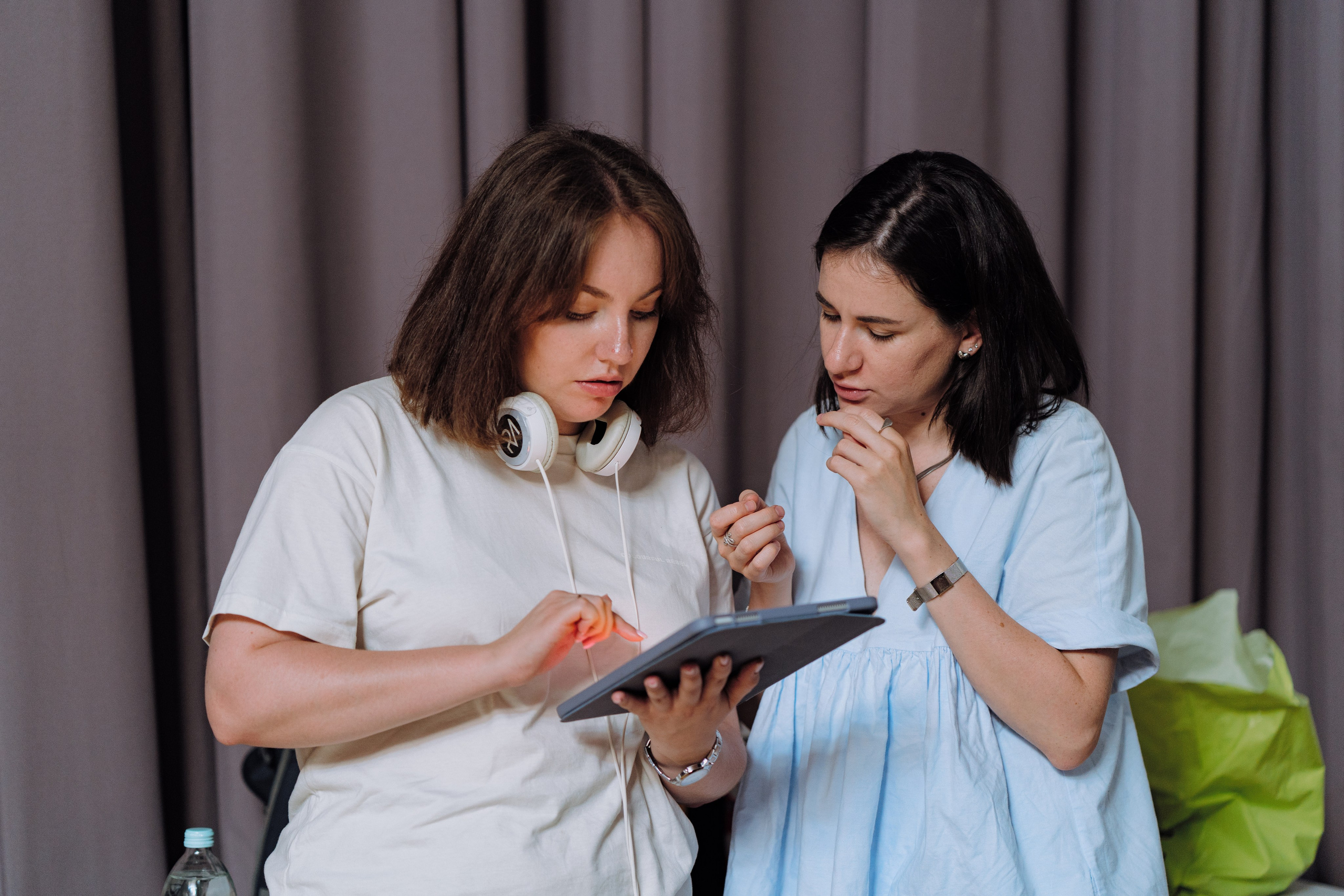 Женя Медведева / Уроки истории. Творческий и репортажный фотограф в Москве Клим Долгов