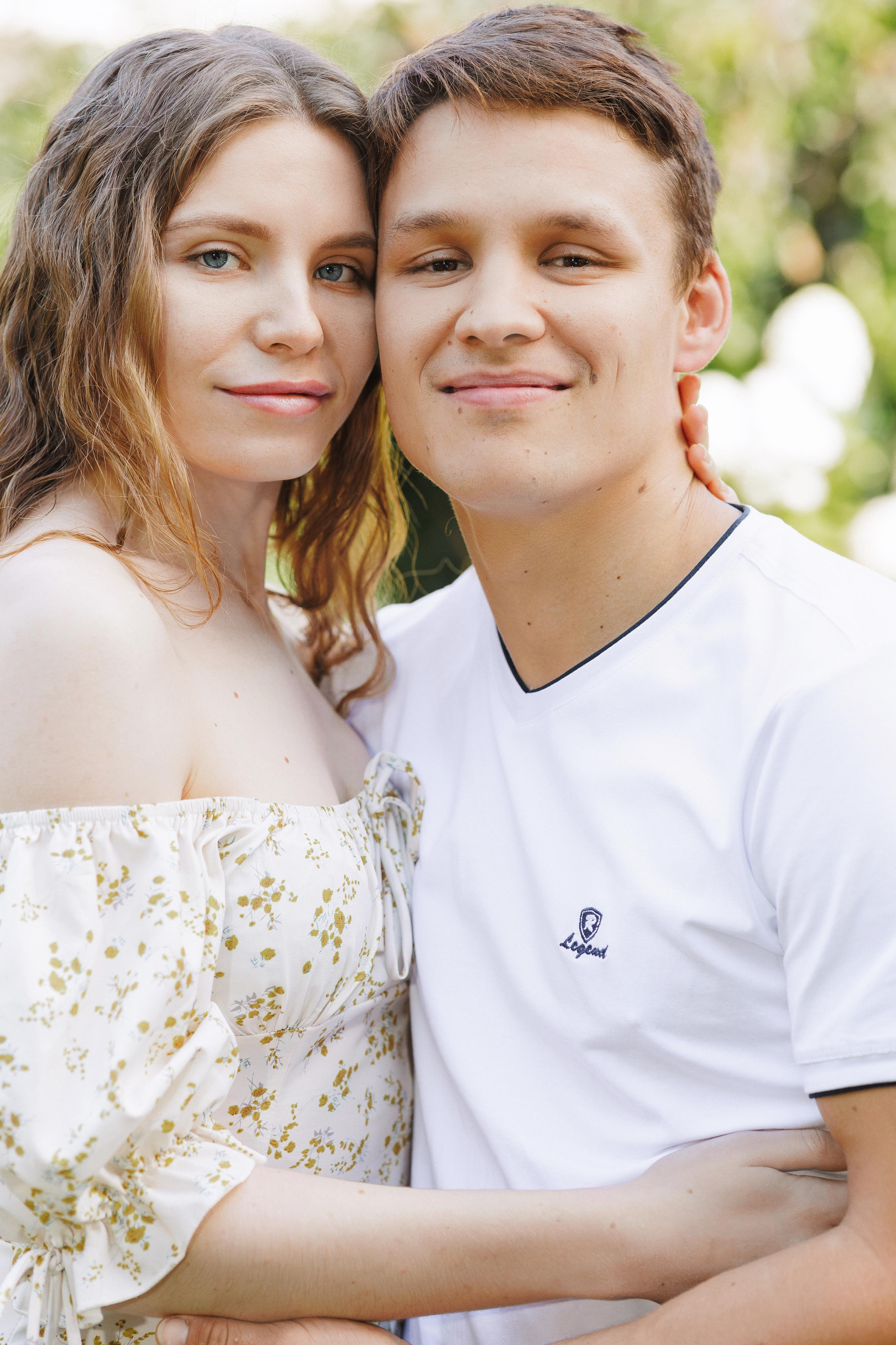 Семейные фото во дворе дома. Фотограф Евгений Топаз