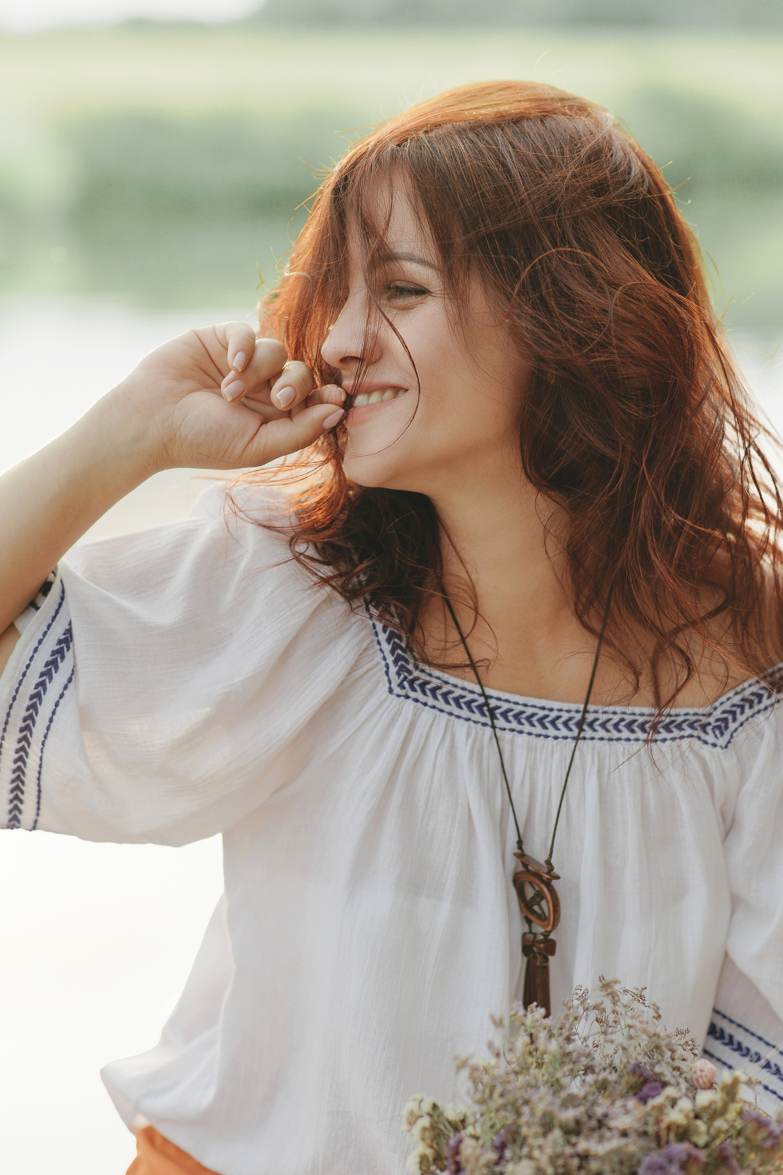 женская летняя фотосессия в поле