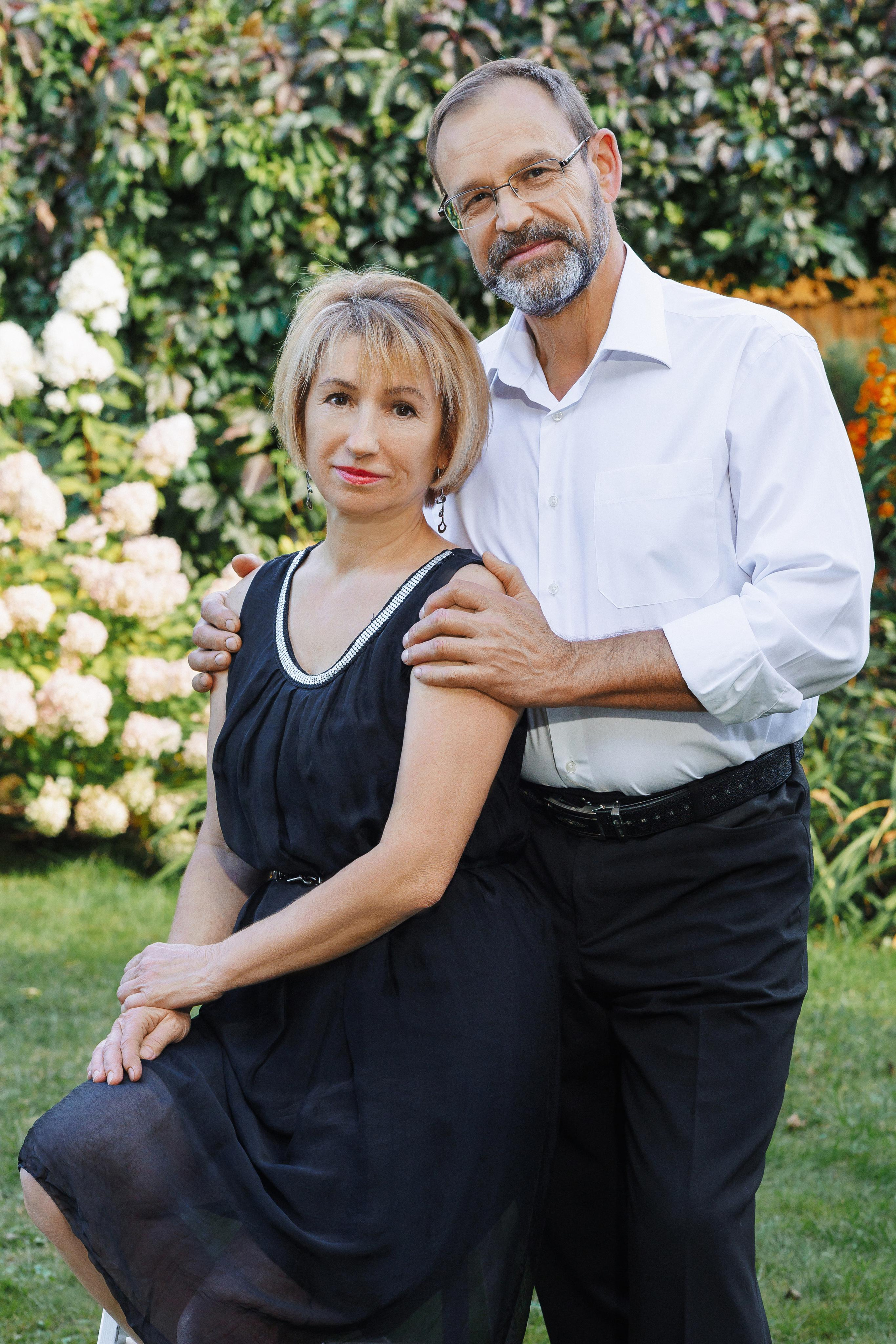 Семейные фото во дворе дома. Фотограф Евгений Топаз