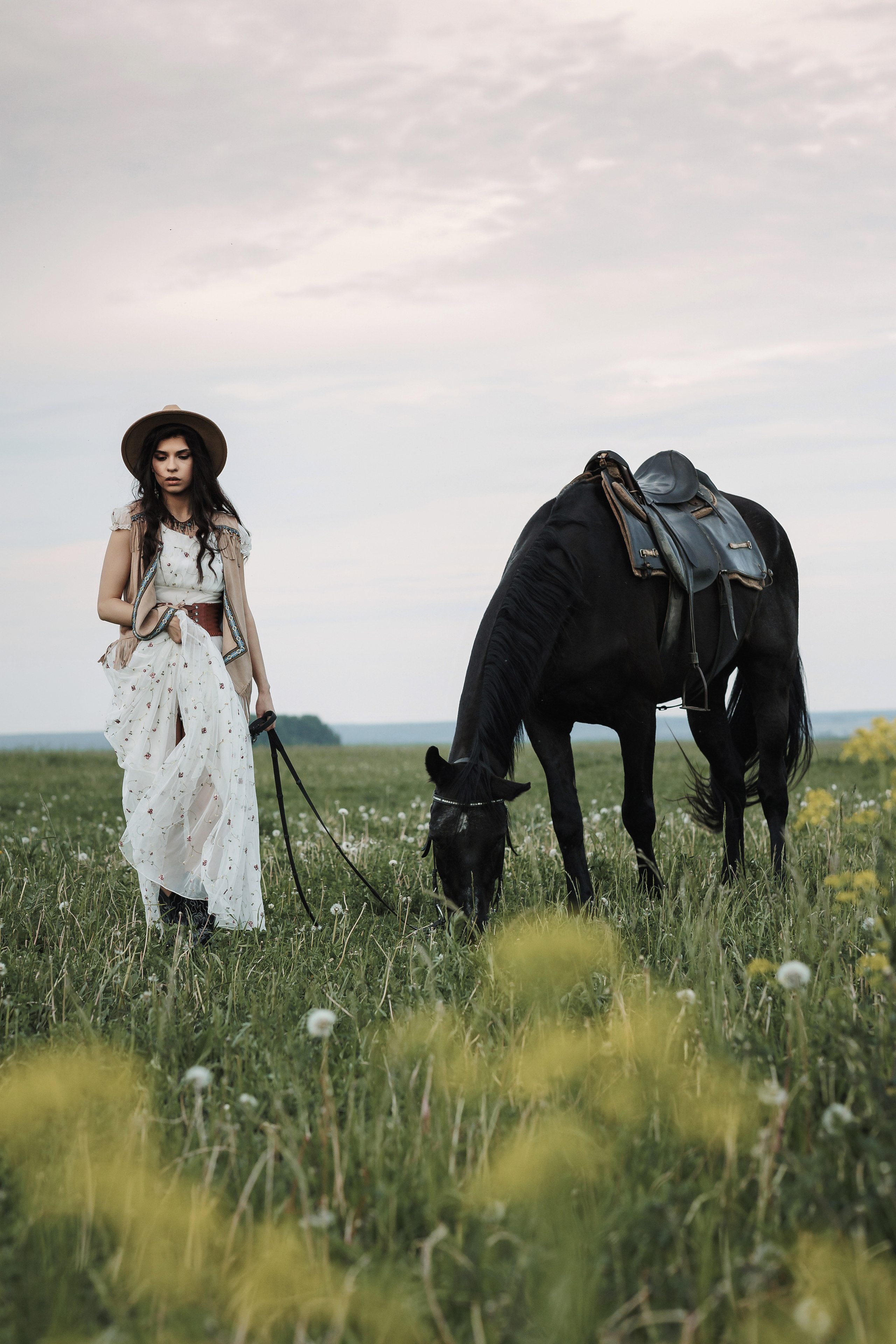 женский портрет с лошадью