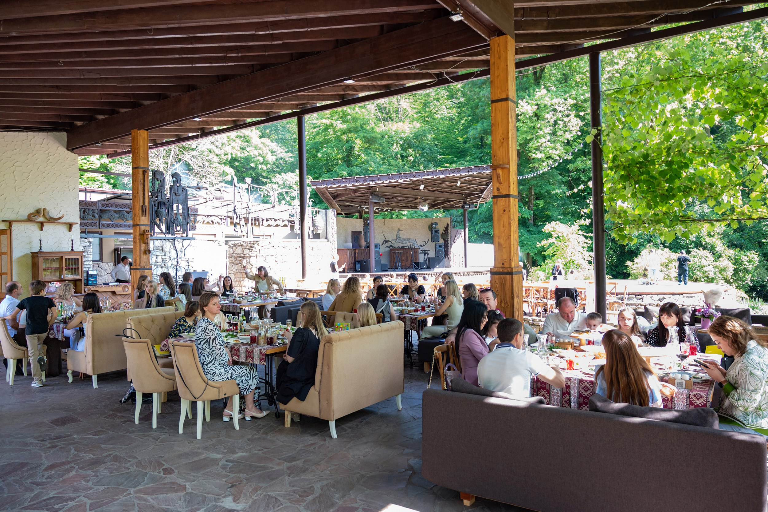 Праздник окончания учебного года 2024. Фотографирую счастливых людей в Сочи