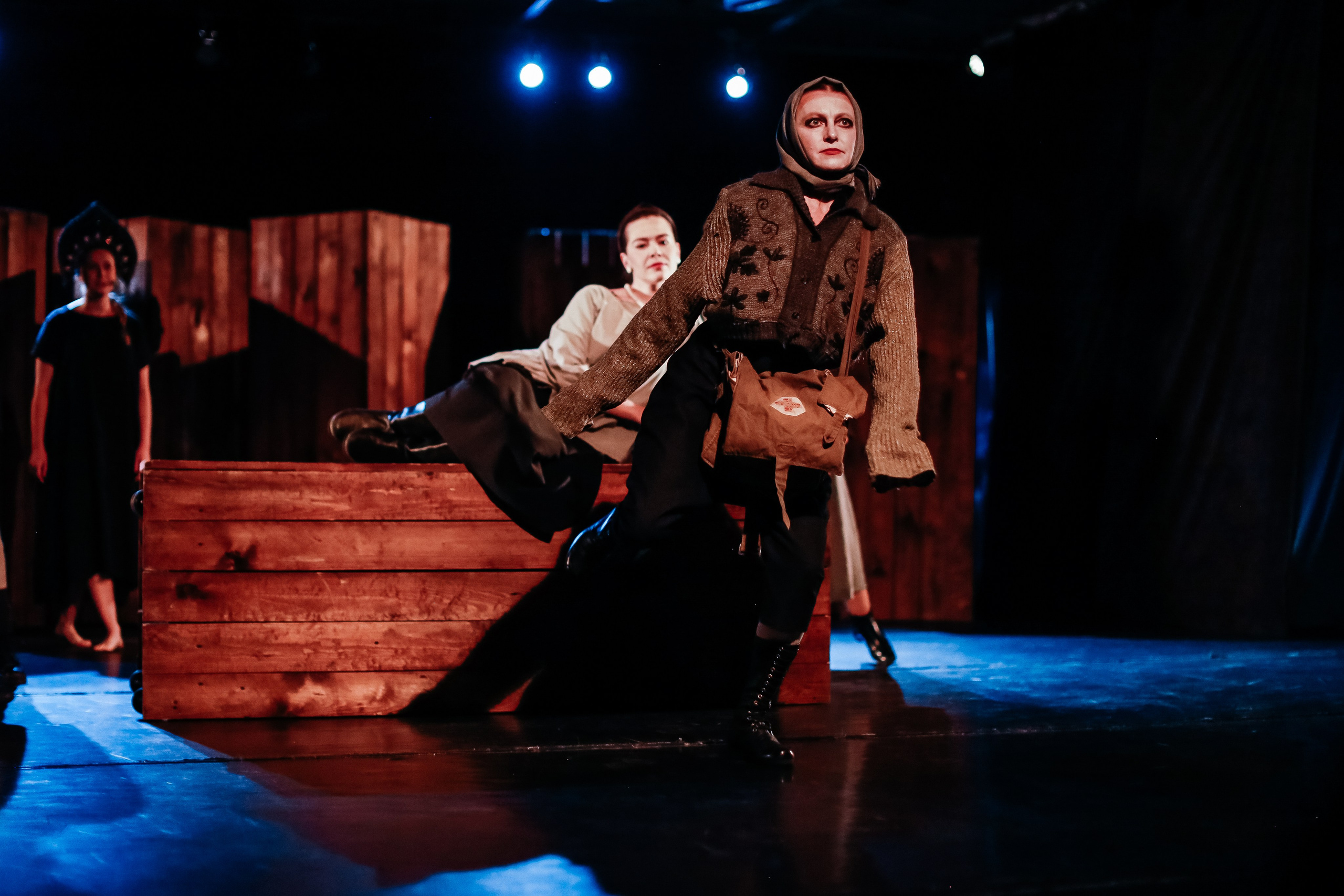 «Марьино поле». Молодежный театр Алтая. Режиссёр Ирина Астафьева. Фоторепортаж. Театральная фотосъёмка