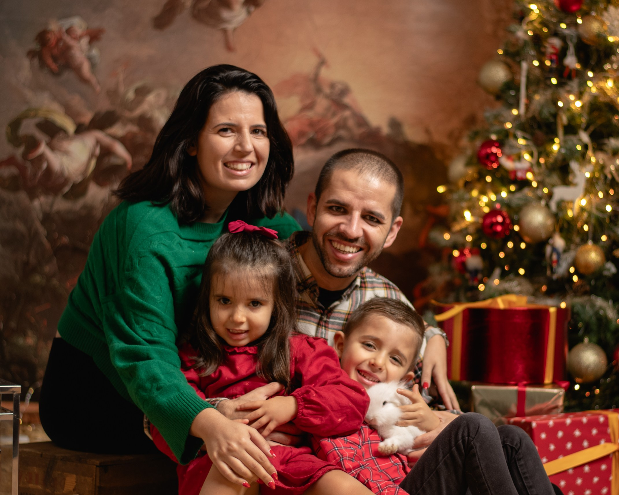 CATIA AND HER FAMILY. Anastasiia Antoniuk portrait, family and couple photographer, Portugal
