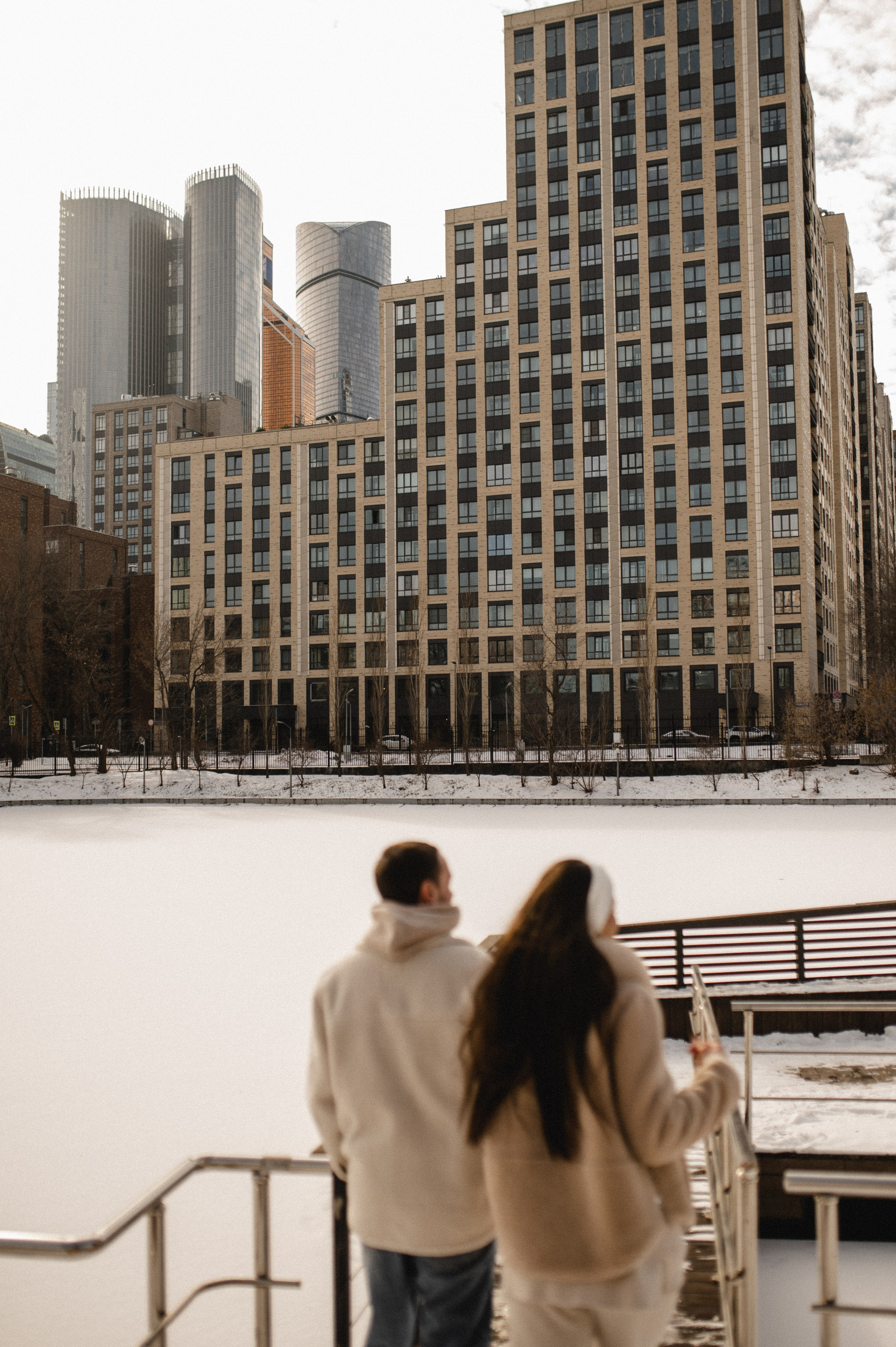Лавстори стрит фотосессия в зимней Москве. Семейная фотосессия Бутово Москва фотограф Алина Морщагина