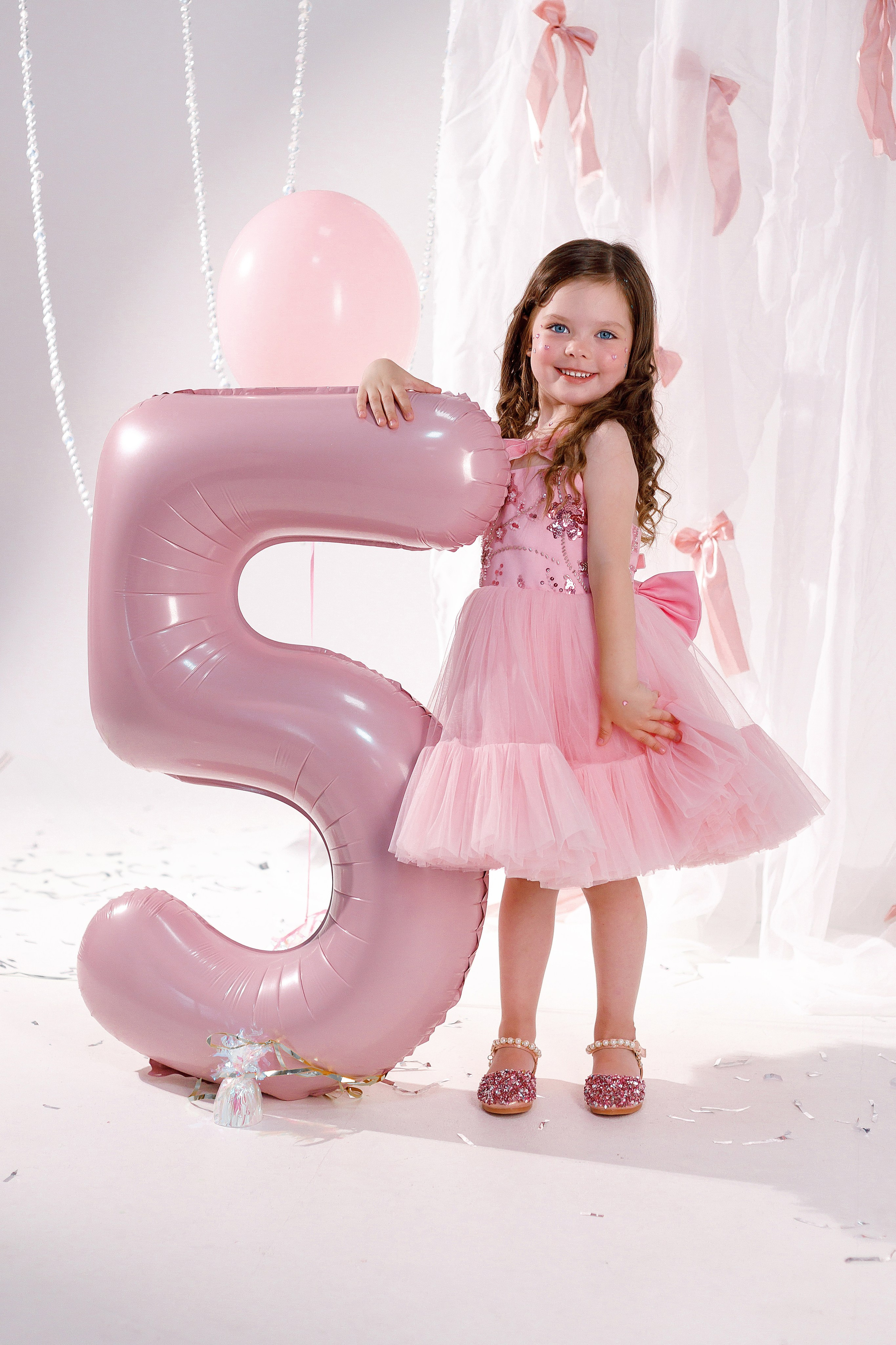 Девочка в красивом платье