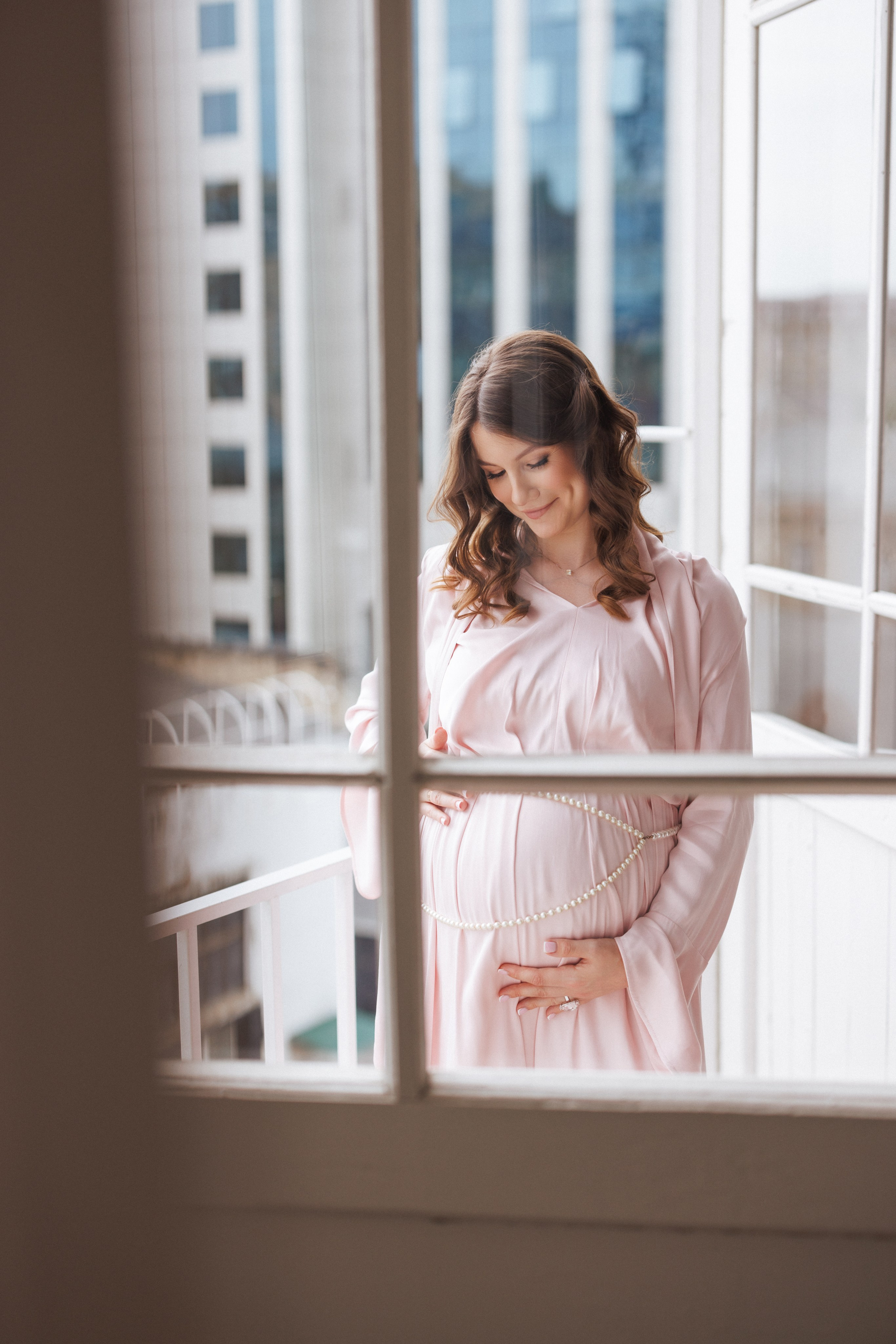 Семейная фотосессия для мамы и дочки в фотостудии «Париж», город Краснодар. Семейный и детский фотограф в Краснодаре Анна Трашкова