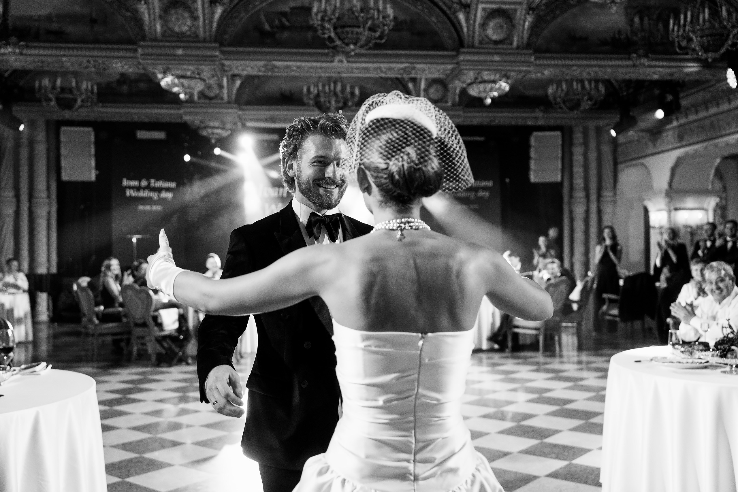 Эмоциональная свадебная фотосъемка в концертном зале Veneziano. Саша Потапкин Фотограф. Сочи, Екатеринбург, Москва