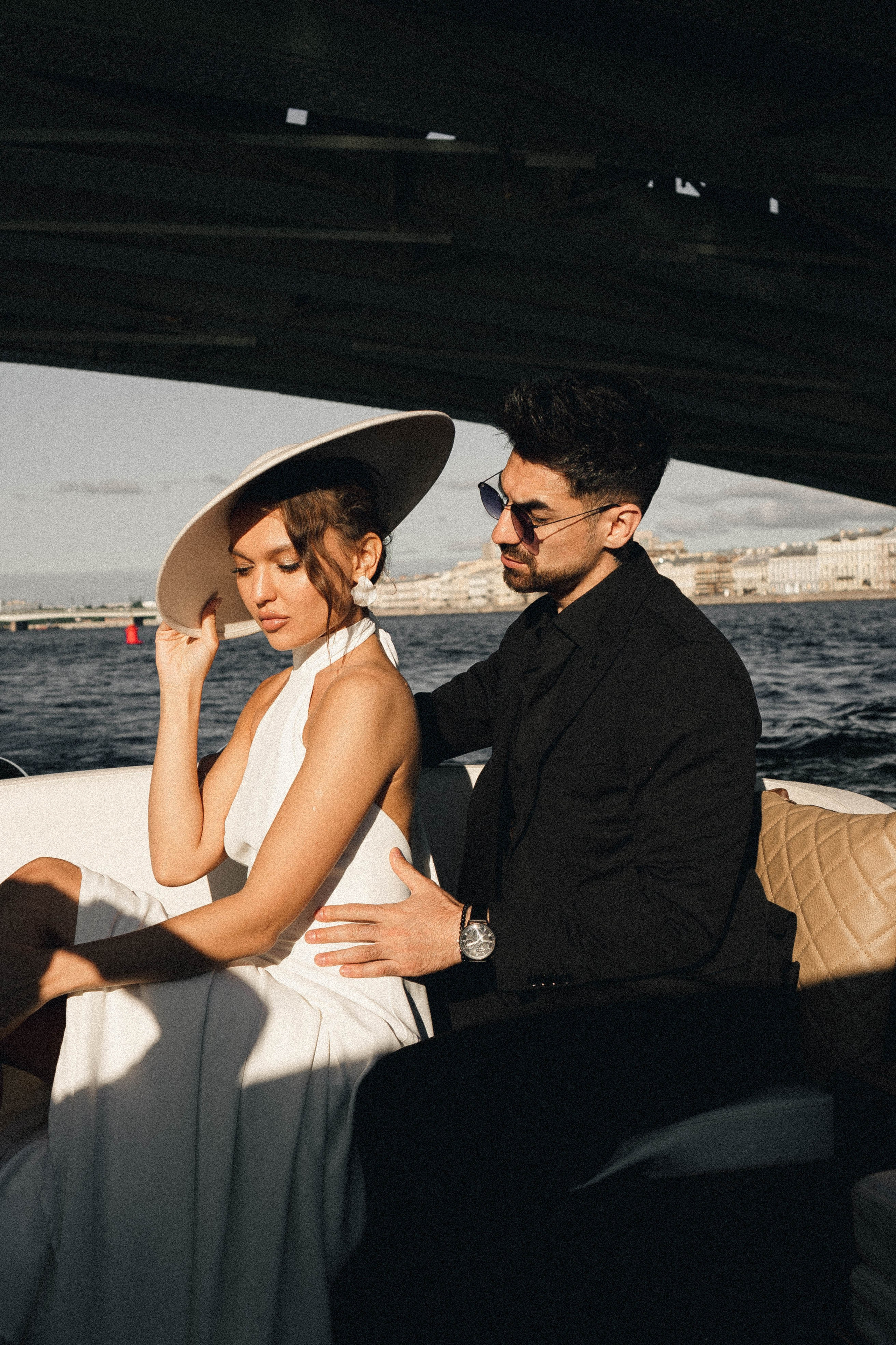 СВАДЕНБНАЯ СЬЕМКА НА КАТЕРЕ ПО КАНАЛАМ САНКТ-ПЕТЕРБУРГА И В АКВАТОРИИ НЕВЫ. Профессиональный фотограф, Санкт-Петербург — Виктория Богомолова