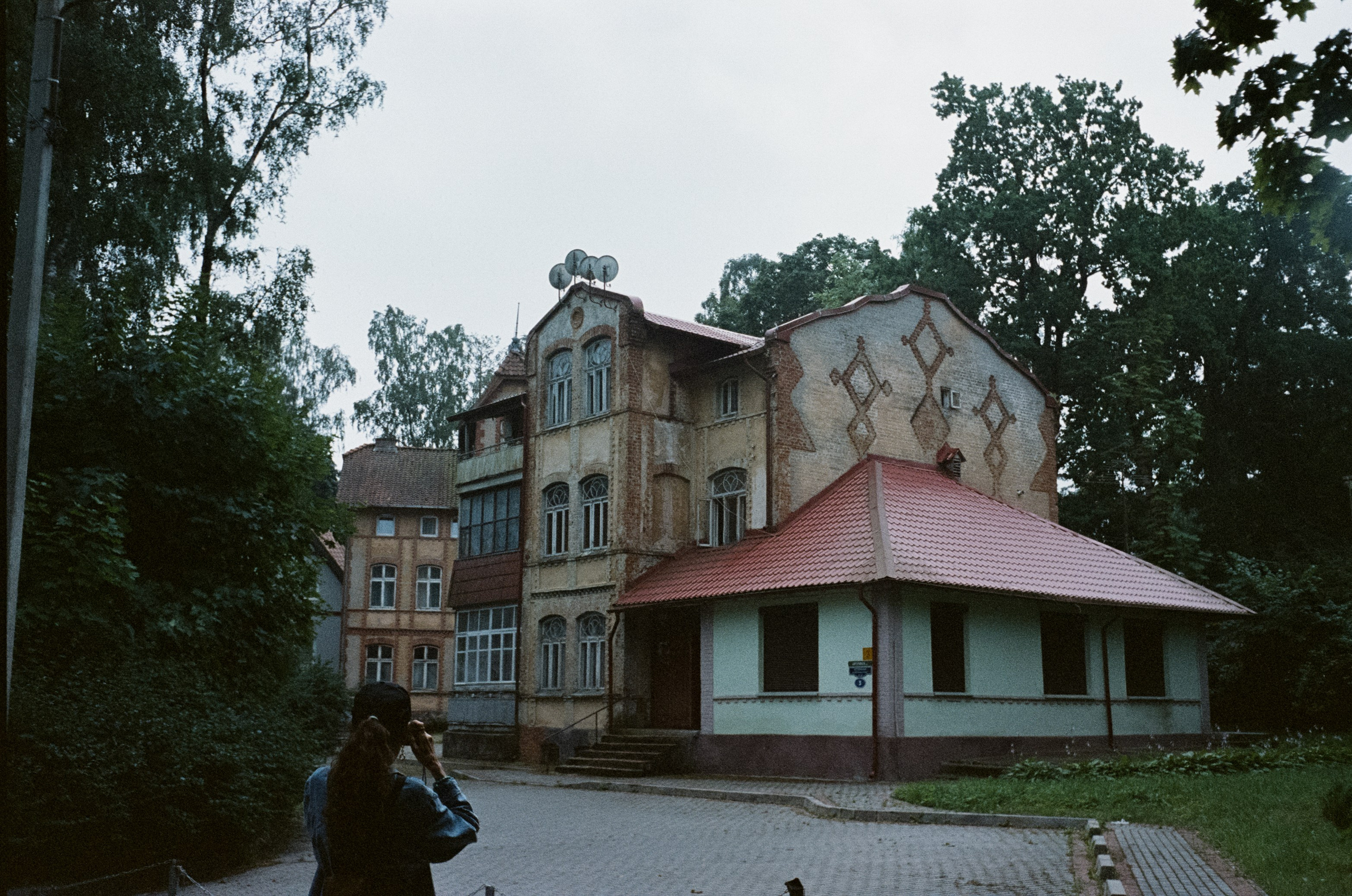 11 июля Светлогорск улочки / Minox 35 GT (2) / Kodak Portra 400 VC @ISO 100