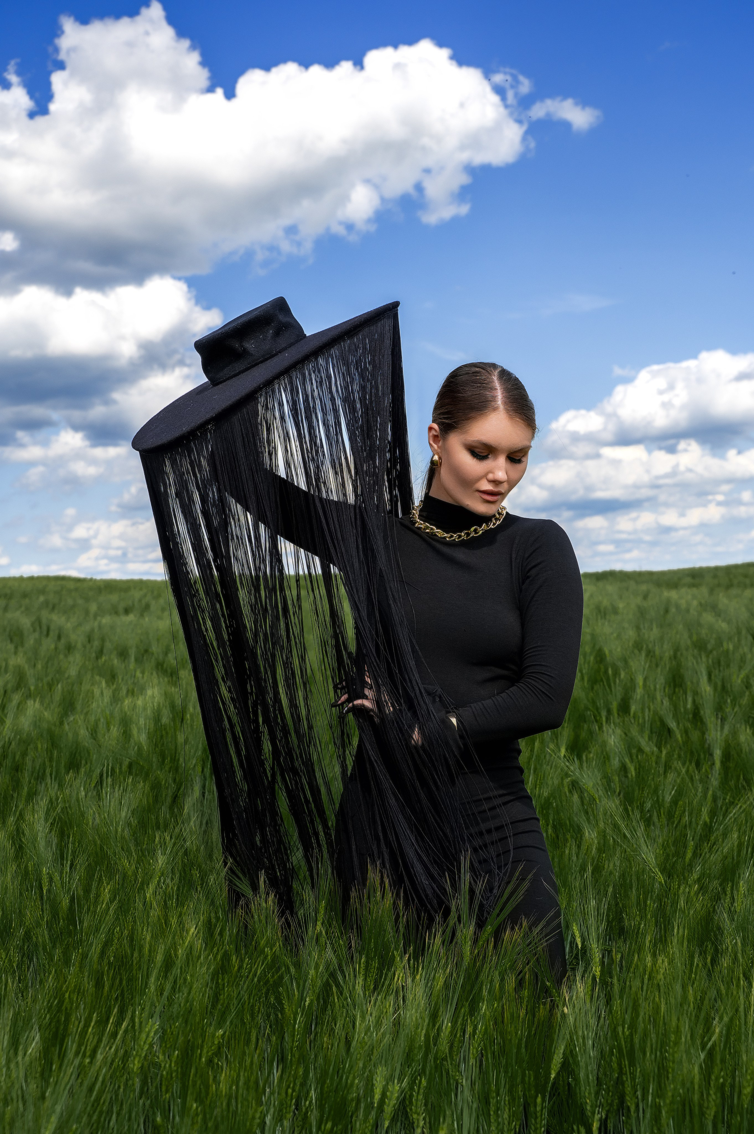 фотограф беларусь, индивидуальная фотосессия, съемка со стилизацией образа, фотограф Минск, женская фтосессия, портрет, съемка в поле, стильная съемка, фотосессия с готовым образом, как найти фотографа, фотограф Ольга Шаповалова. фотограф Беларусь, женская фотосессия, прогулочная съемка, стрит фотосессия, съемка с готовым образом 