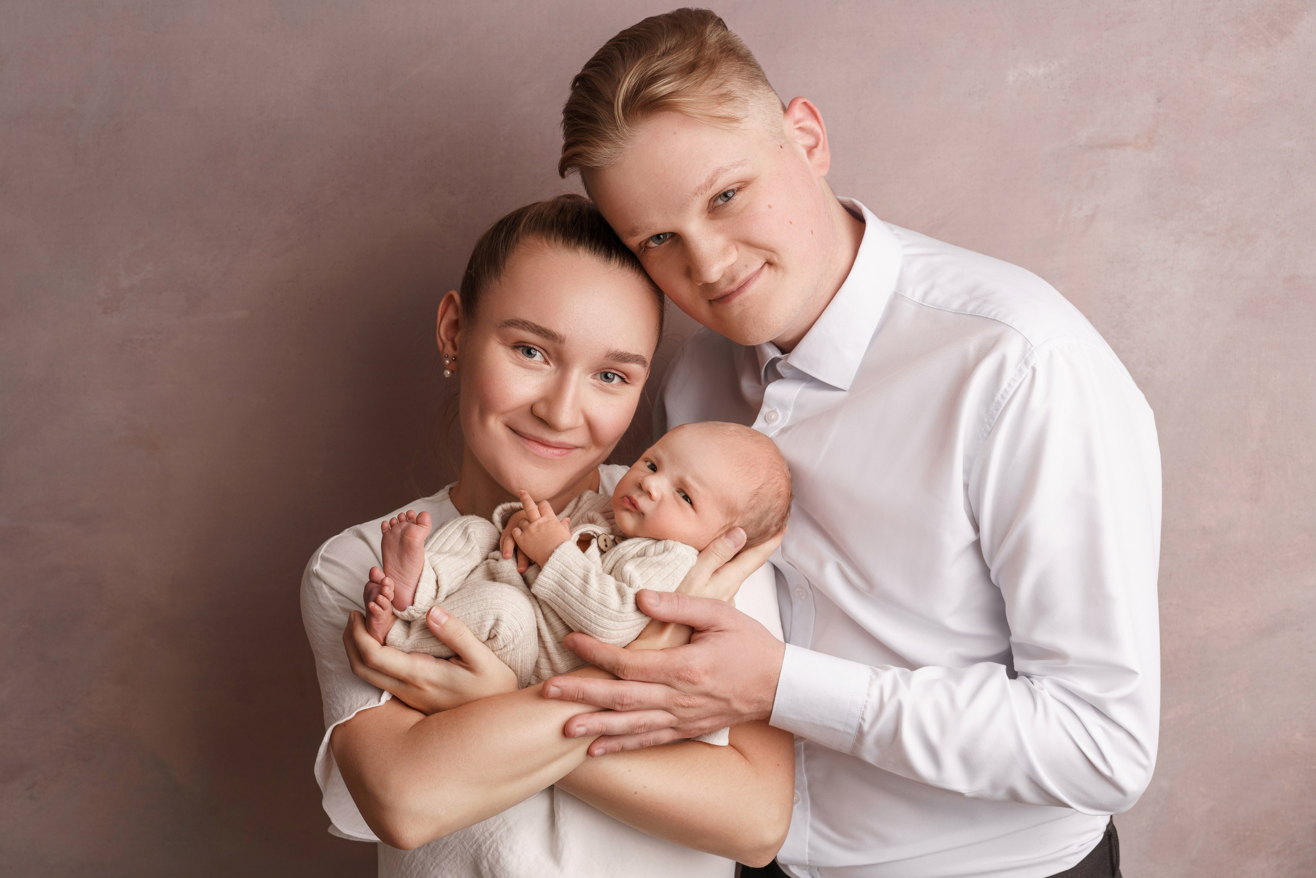 Семейные фотосессии с новорожденными | Трогательные кадры малышей и их близких в Москве и МО. Фотосессия новорожденных в Москве и Московской области | Профессиональный фотограф newborn — Татьяна Иванова