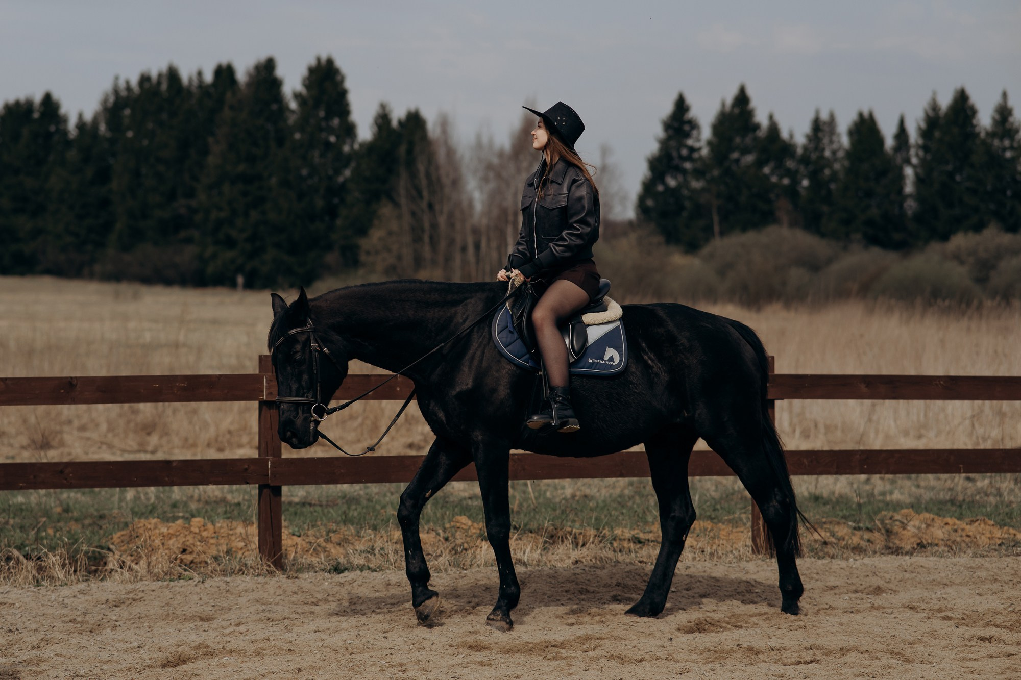 Фотосессия девушки с лошадью. Свадебный и репортажный фотограф в Ярославле Евгений Сальников