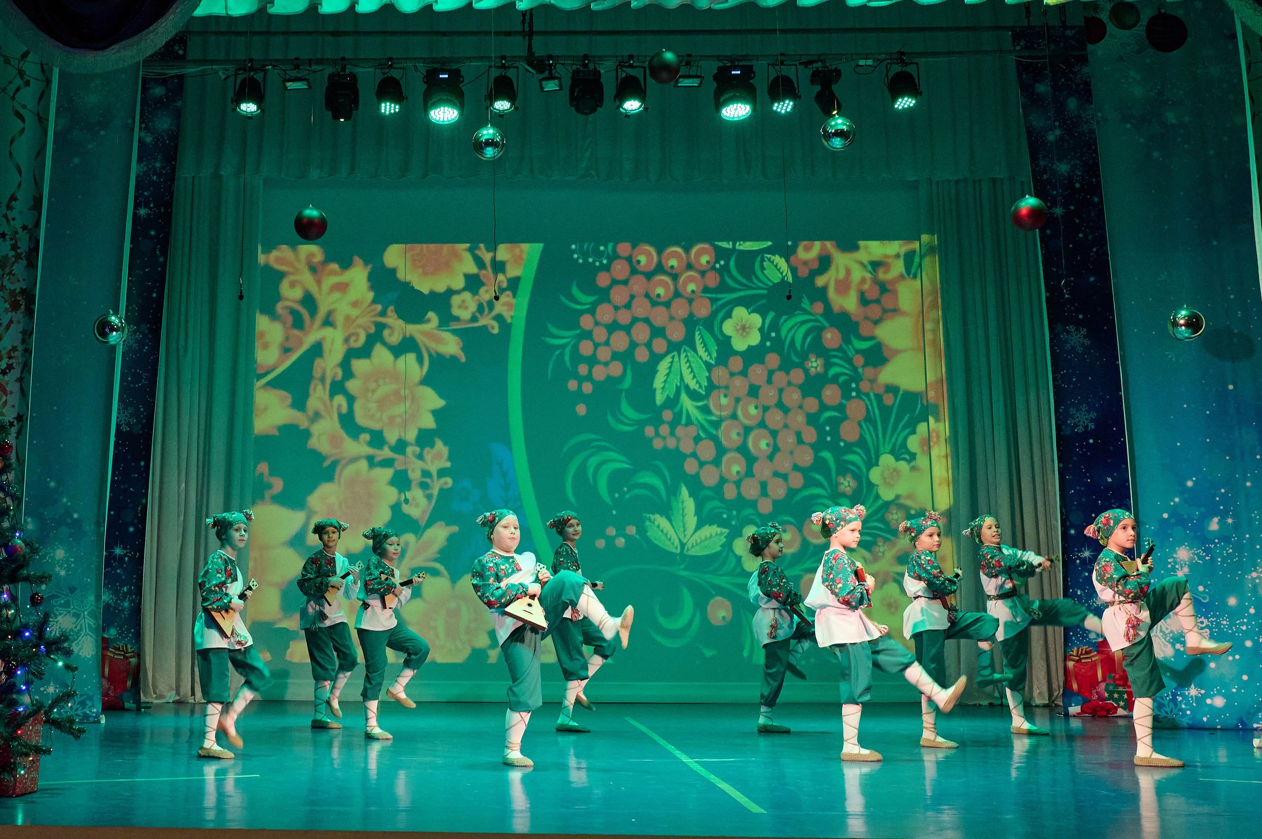 НГ концерт в Марьиной роще. Жизнь курорта Кабардинка в фотографиях