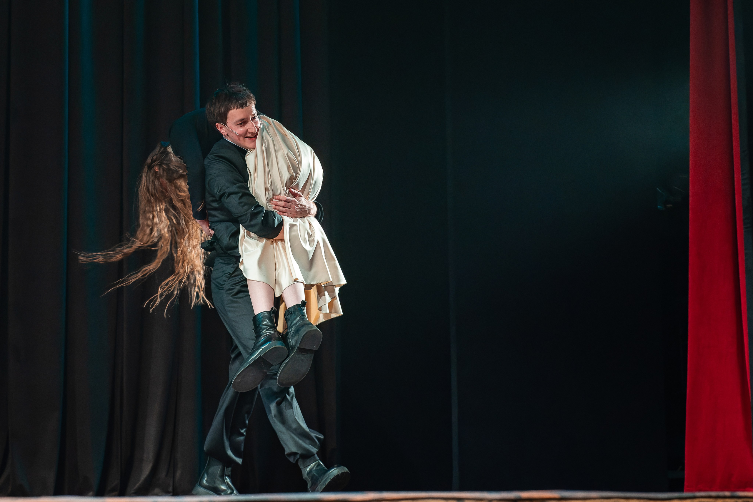 Гамлет, театр на Таганке, реж. Мурат Абукалтинов. Фотограф и режиссер Московко Екатерина