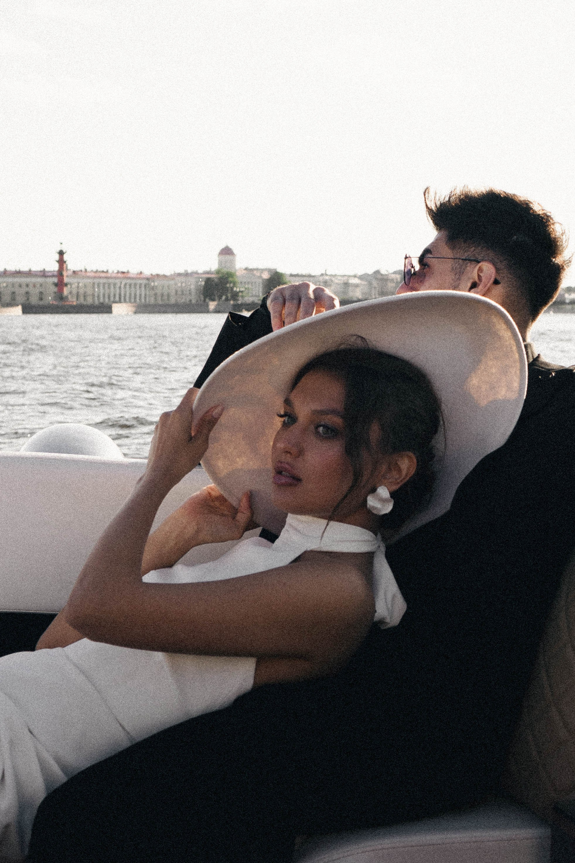 СВАДЕНБНАЯ СЬЕМКА НА КАТЕРЕ ПО КАНАЛАМ САНКТ-ПЕТЕРБУРГА И В АКВАТОРИИ НЕВЫ. Профессиональный фотограф, Санкт-Петербург — Виктория Богомолова