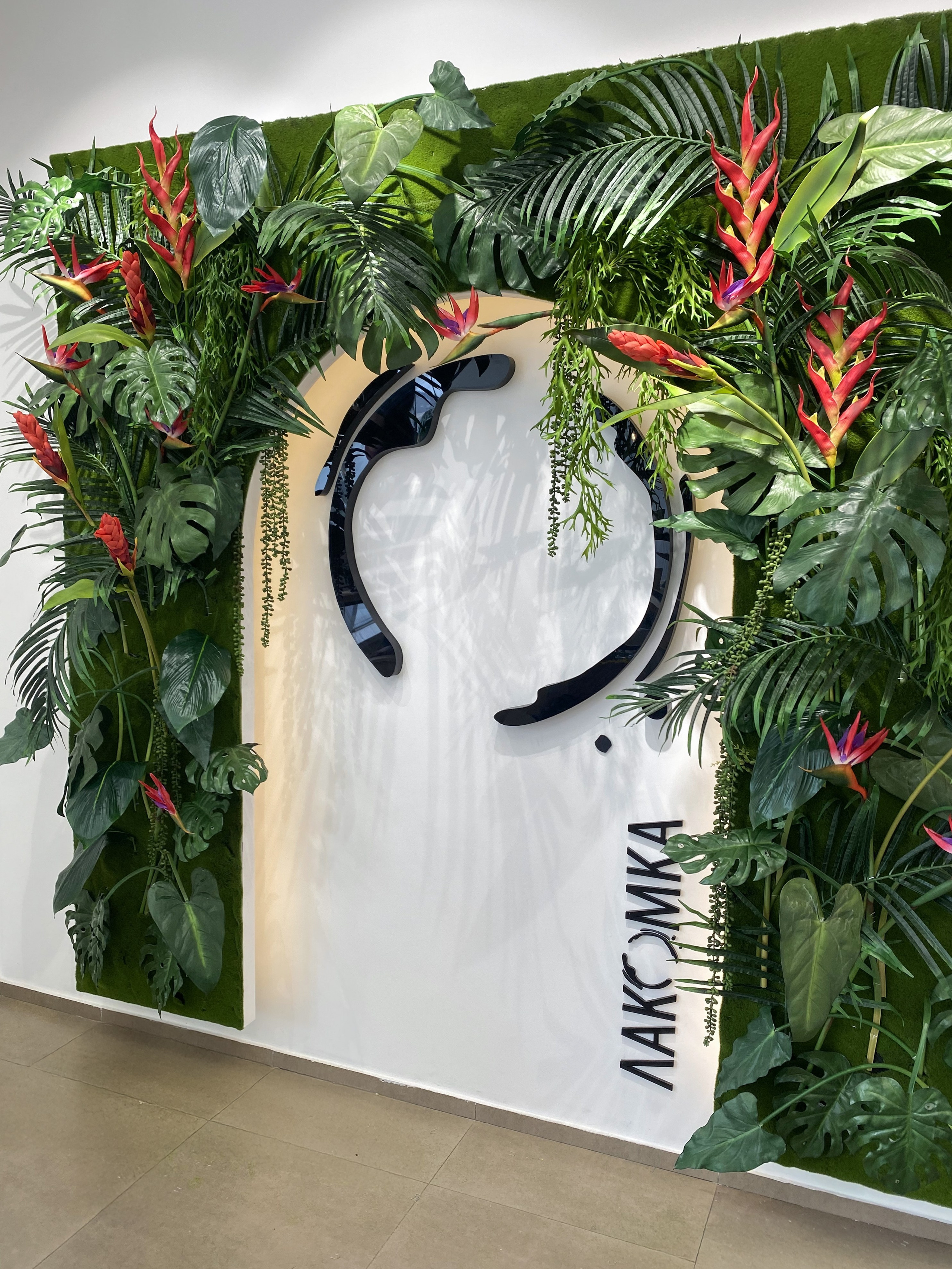 Оформление витрин Лакомка. Ксения Почтарь. Декоратор и флорист, город Владивосток