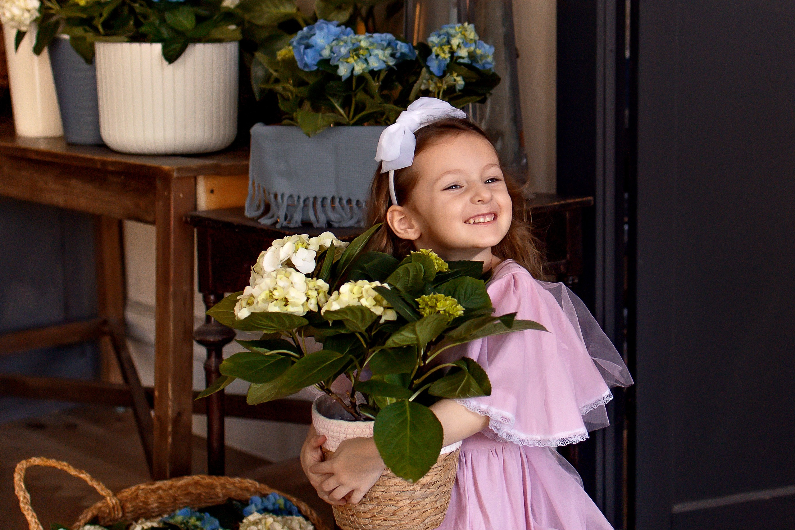 Мия в гортензиях. Семейный и детский фотограф Оля в Тюмени