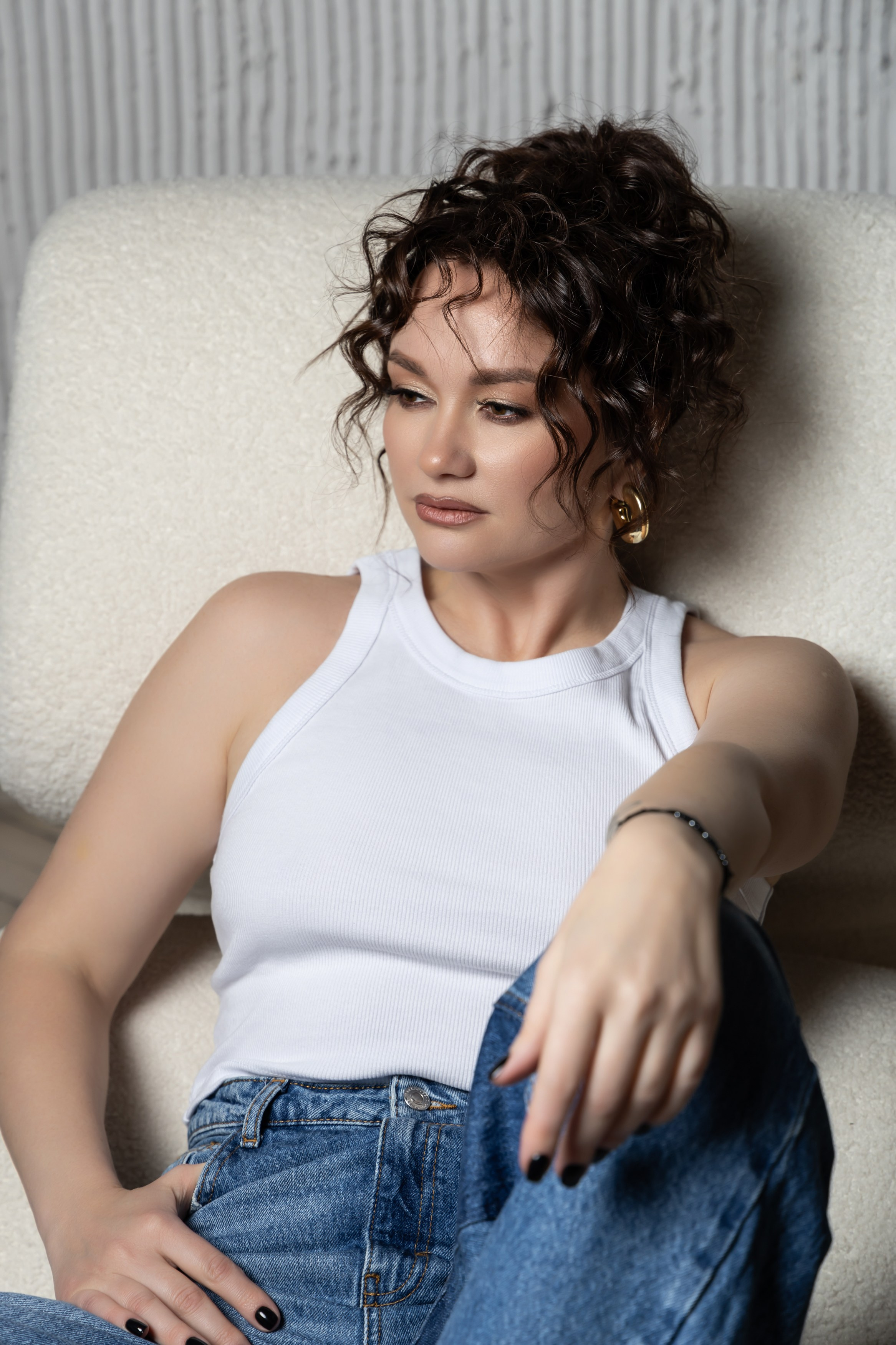 Ольга в фотостудии. Фотограф свадебный, репортажный, индивидуальный, фото для маркетплейсов, брендов, автосалонов