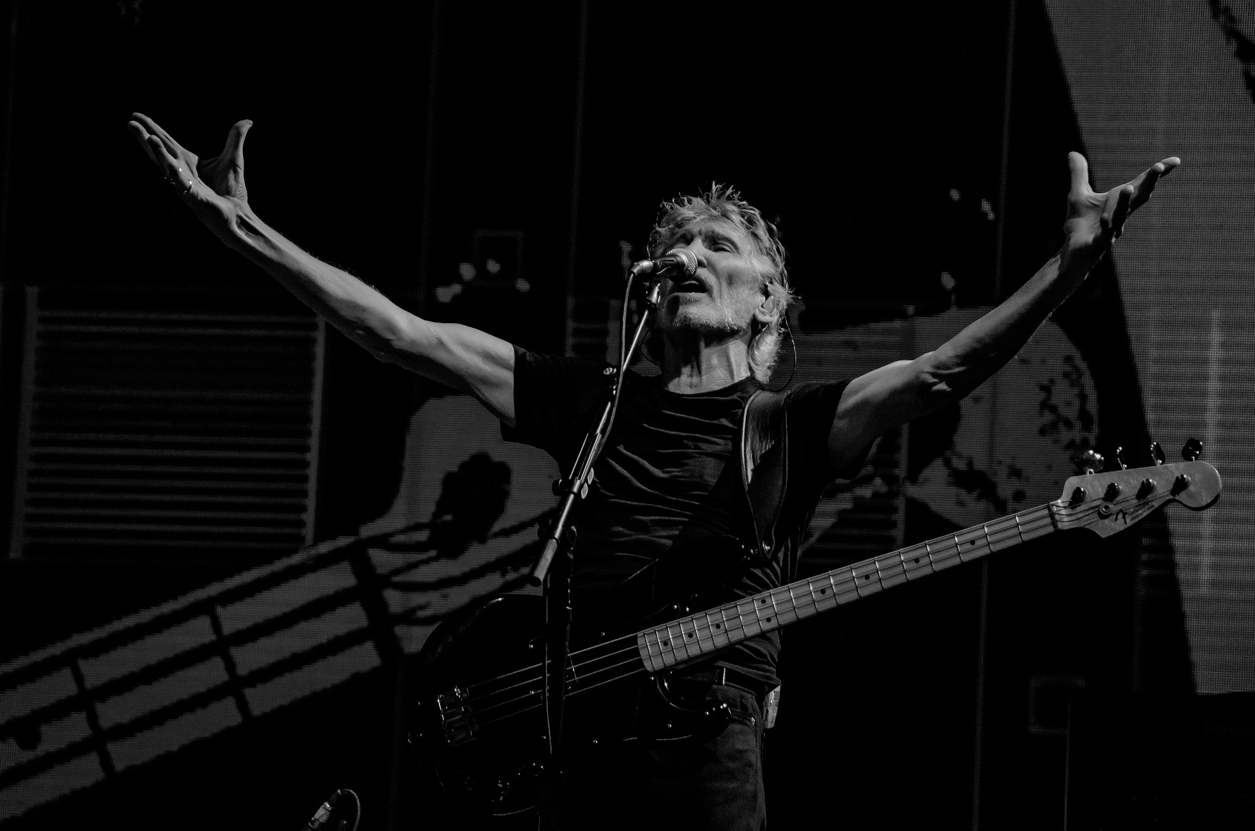 Роджер Уотерс концерт в Москве. Репортажный и свадебный фотограф в Курске Борис Захарчук