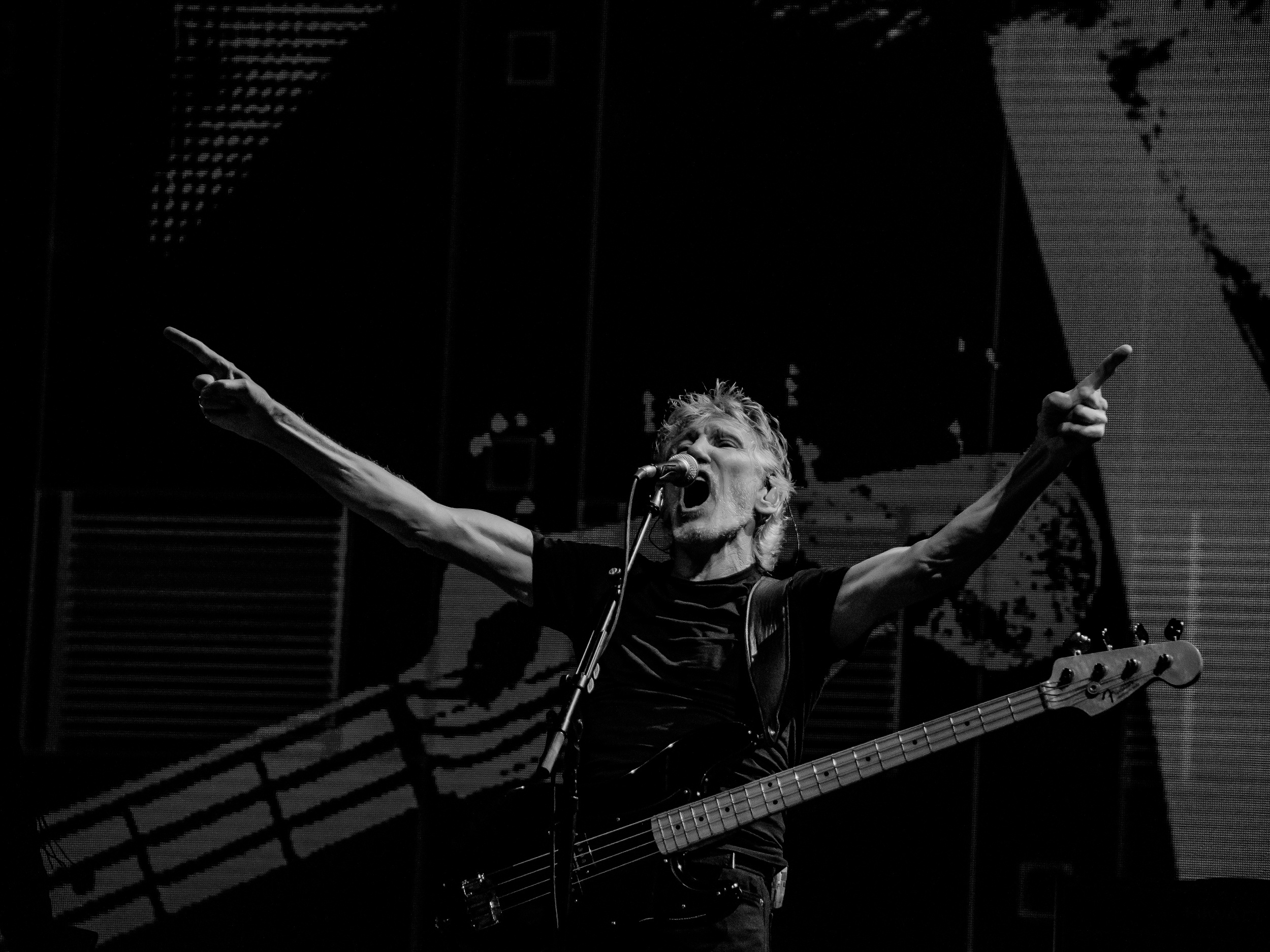 Роджер Уотерс концерт в Москве. Репортажный и свадебный фотограф в Курске Борис Захарчук