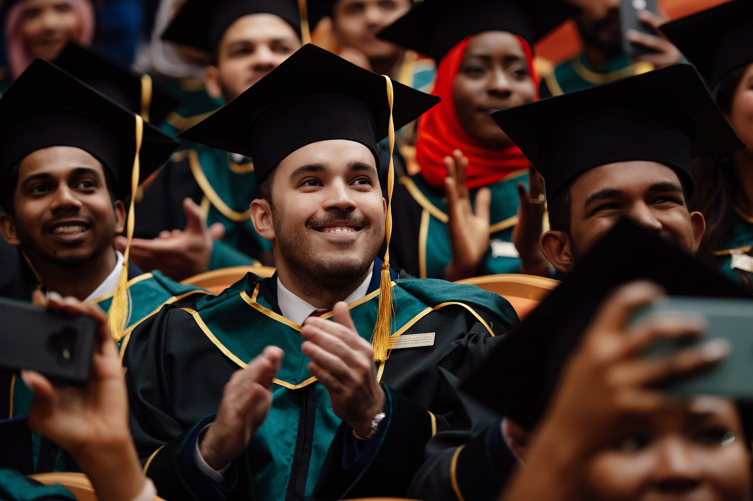 Вручение дипломов студентам. Репортажный и свадебный фотограф в Курске Борис Захарчук