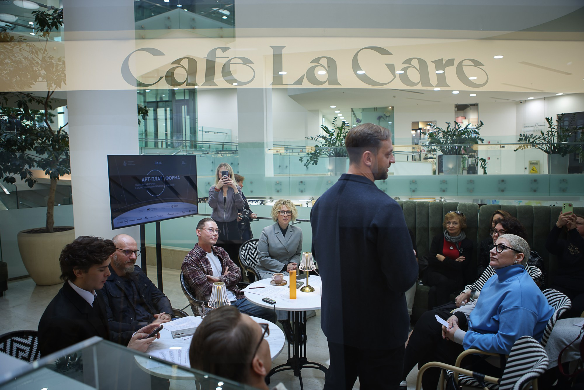 Пресс-бранч АРТ-ПЛАТФОРМА. Reportage, architectural, fine art photographer Lena Melnikova in Moscow