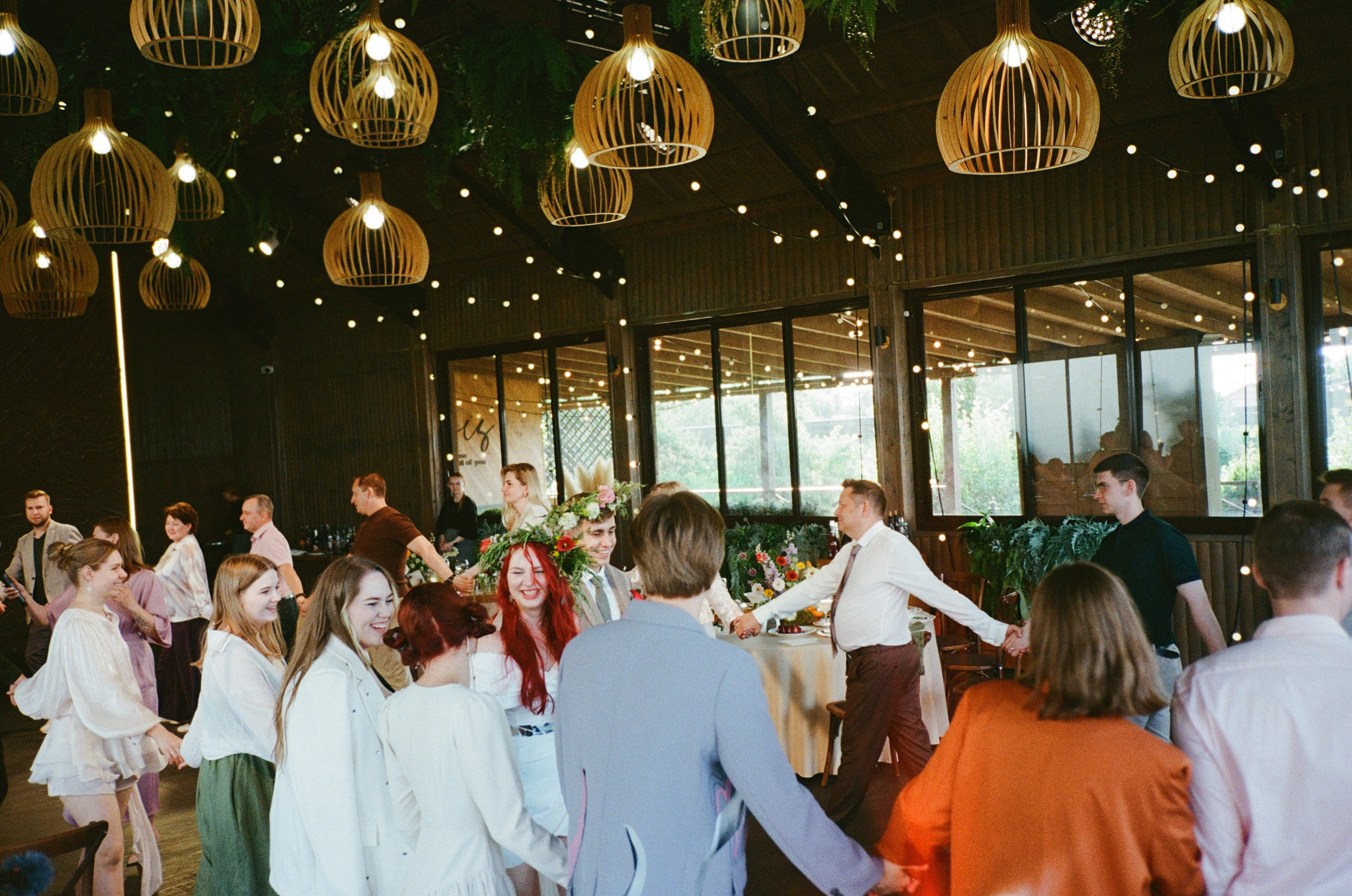 Пленка Роман и Анастасия. Свадебный и репортажный фотограф Элина Козырьянова