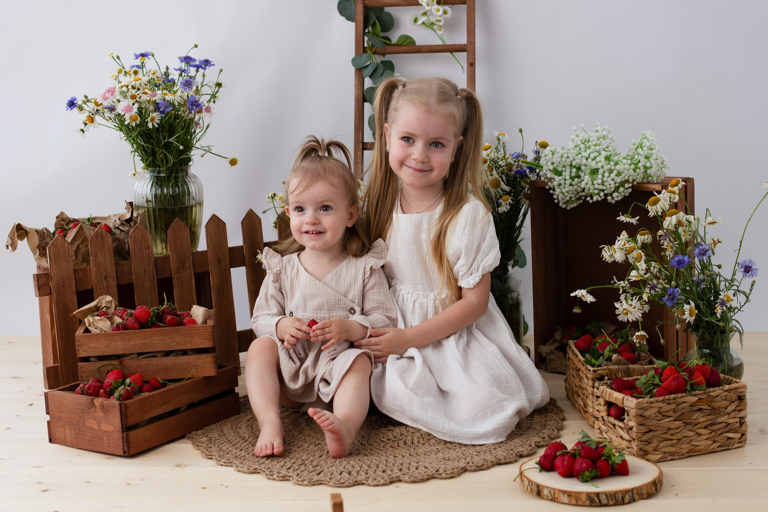 Клубничный фотопроект. Newborn-barykina.ru