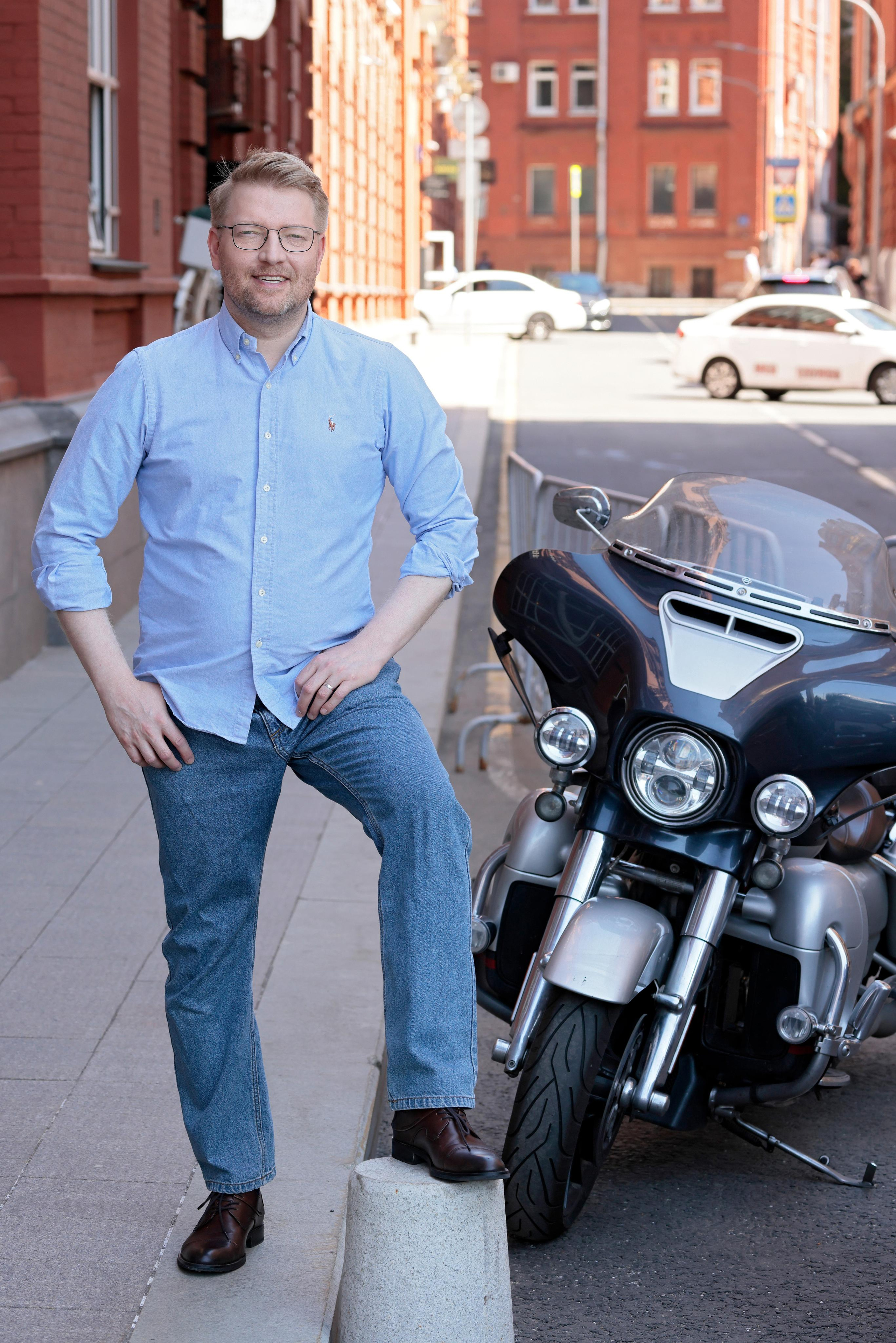 Уличная фотосессия Николая Рыбакова. Попов.фото — Предметная фотостудия в Новой Москве