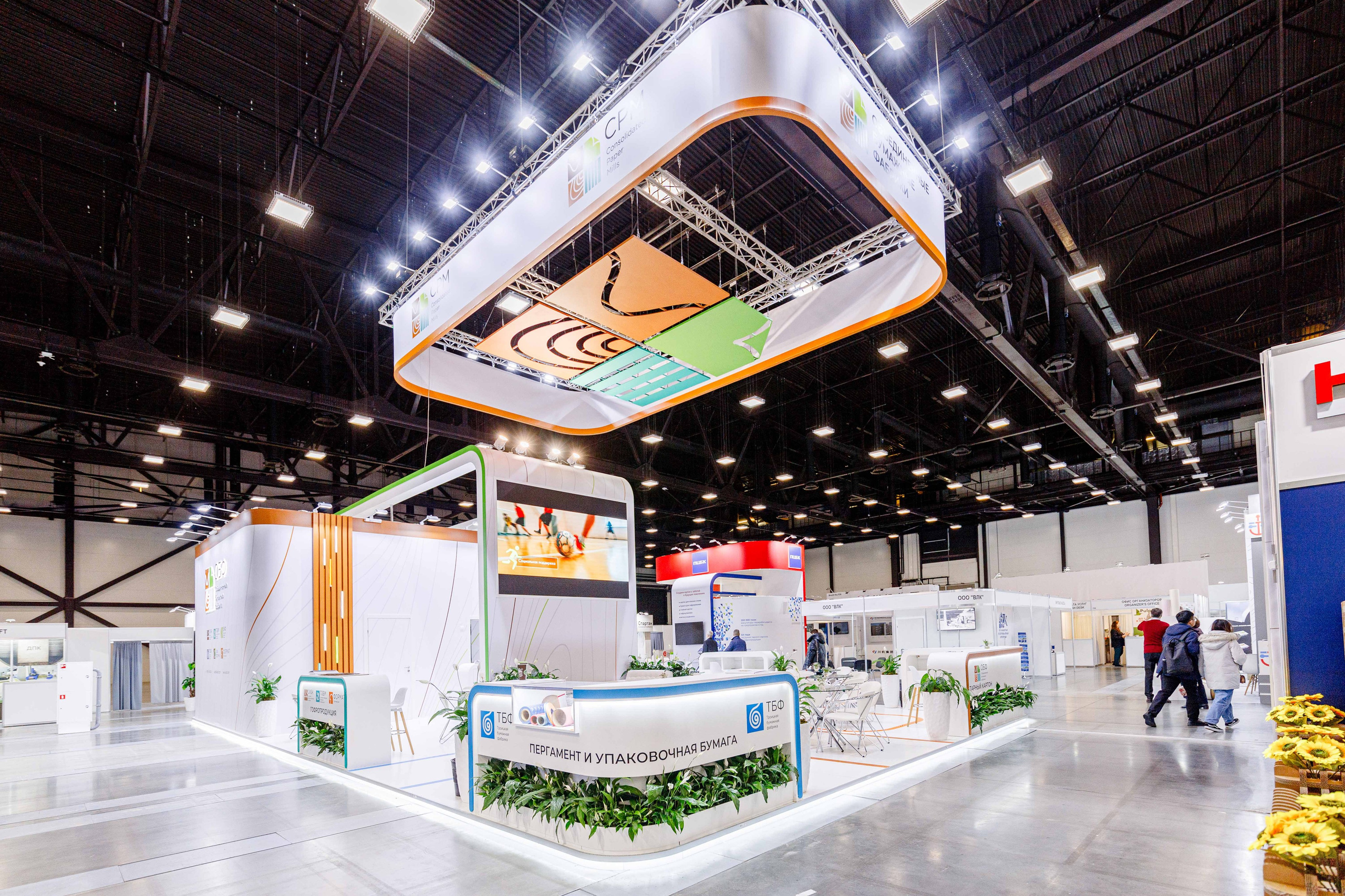 PulpFor, Работа стенда ОБФ (Объединенные бумажные фабрики). Репортажный фотограф в Москве Сергей Мирошников