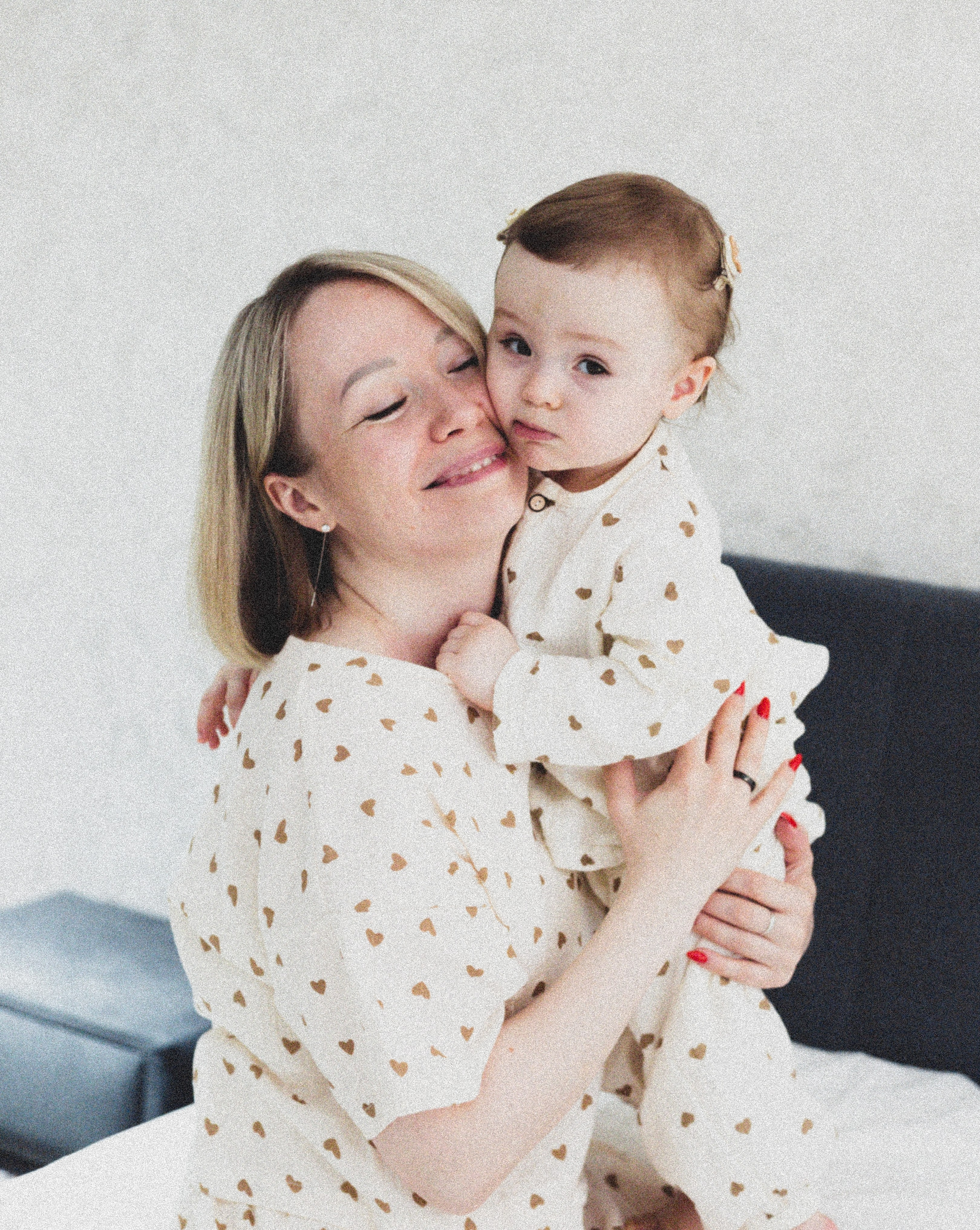 Мама и малыш lifestyle. Фотограф беременных и новорождённых в Краснодаре