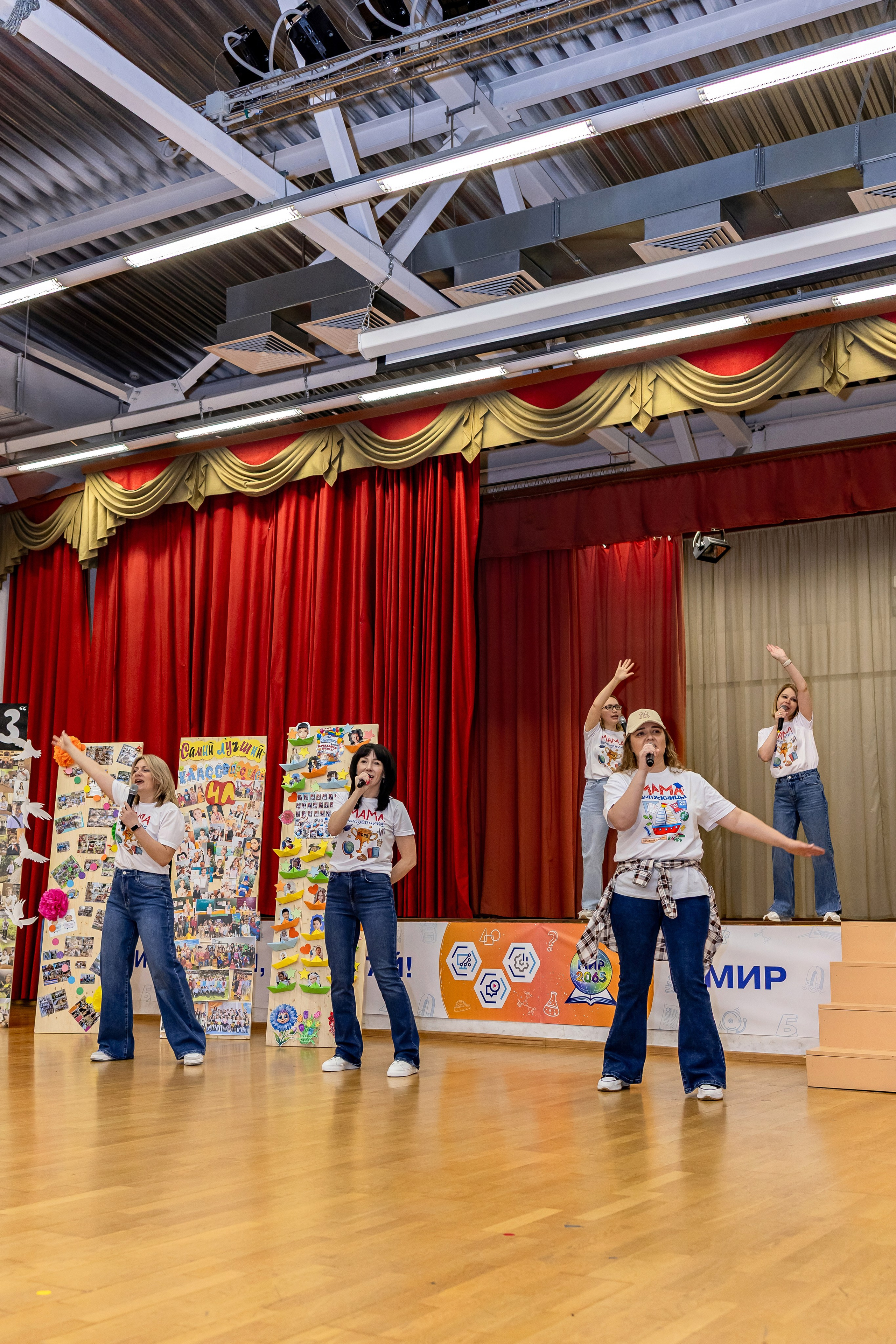 Выпускной праздник в начальной школе. Фотограф и видеограф Москва. Свадебный фотограф, видеограф. Выпускные альбомы. Оживающие альбомы