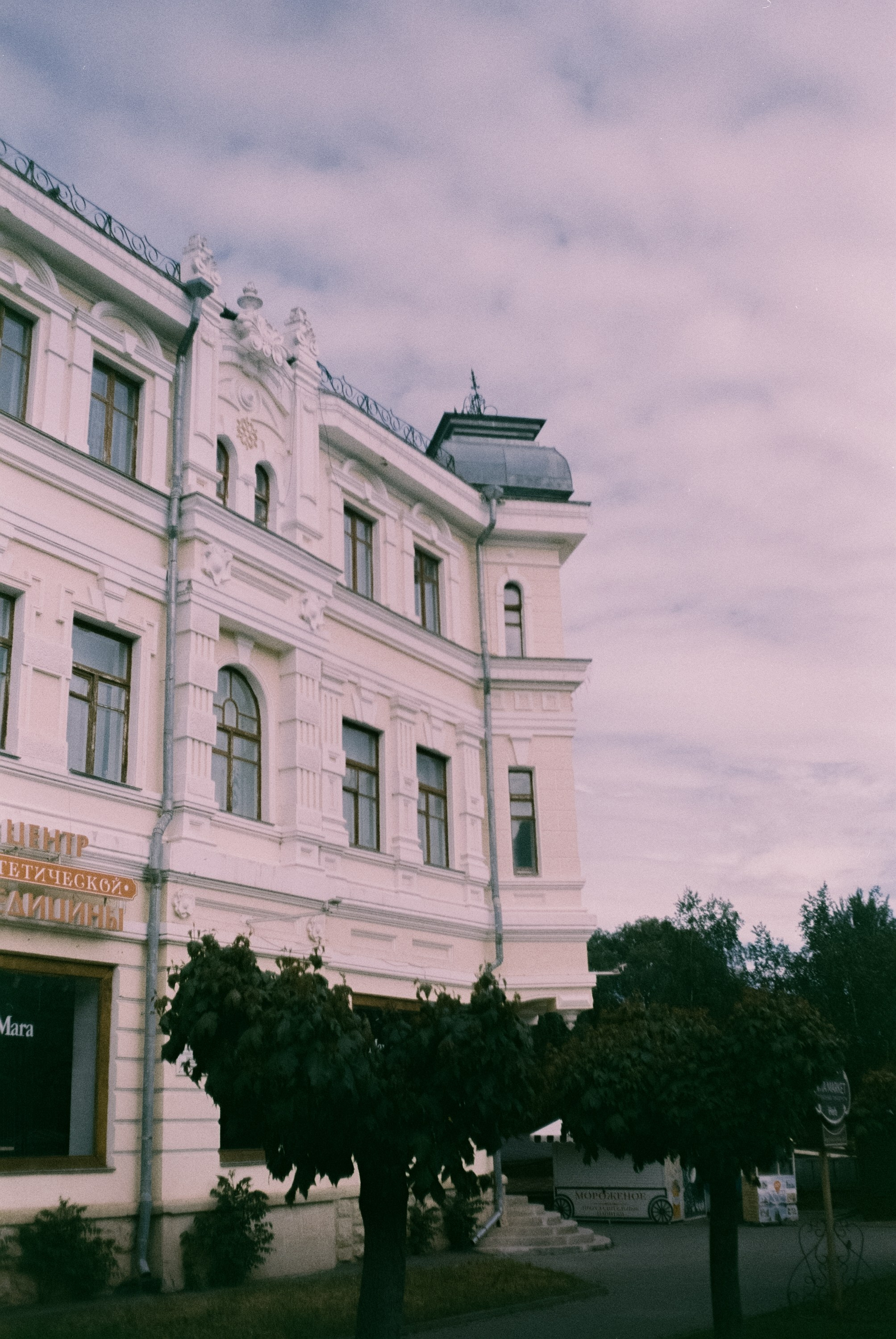 Кисловодск 11 мая / Fujicolor Superia 200 (просрочка) / Minox 35GT